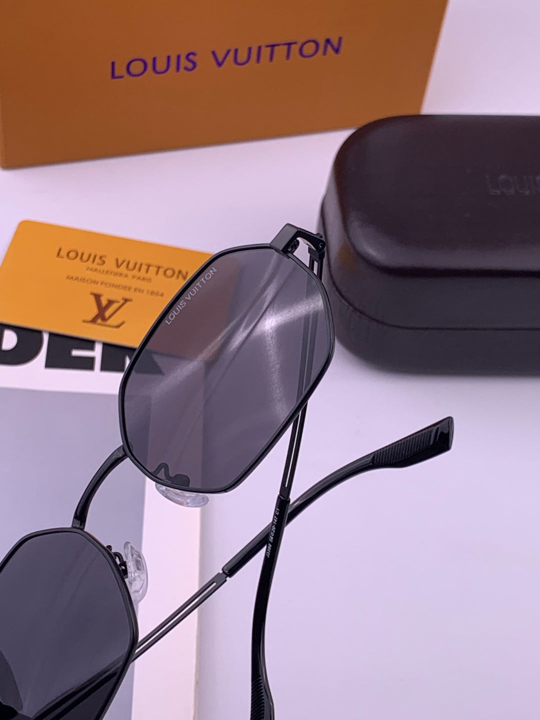 Louis Vuitton L6339 Polarized Aviator Gold Lens Sunglasses for Men & - 381811 - detail image 4