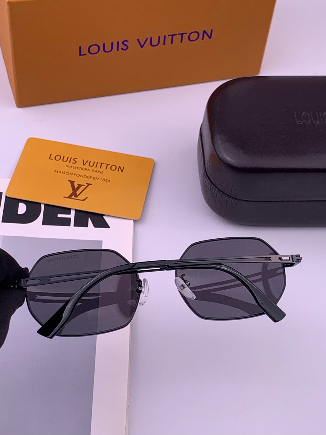 Louis Vuitton L6339 Polarized Aviator Gold Lens Sunglasses for Men & - 381811 - detail image 6