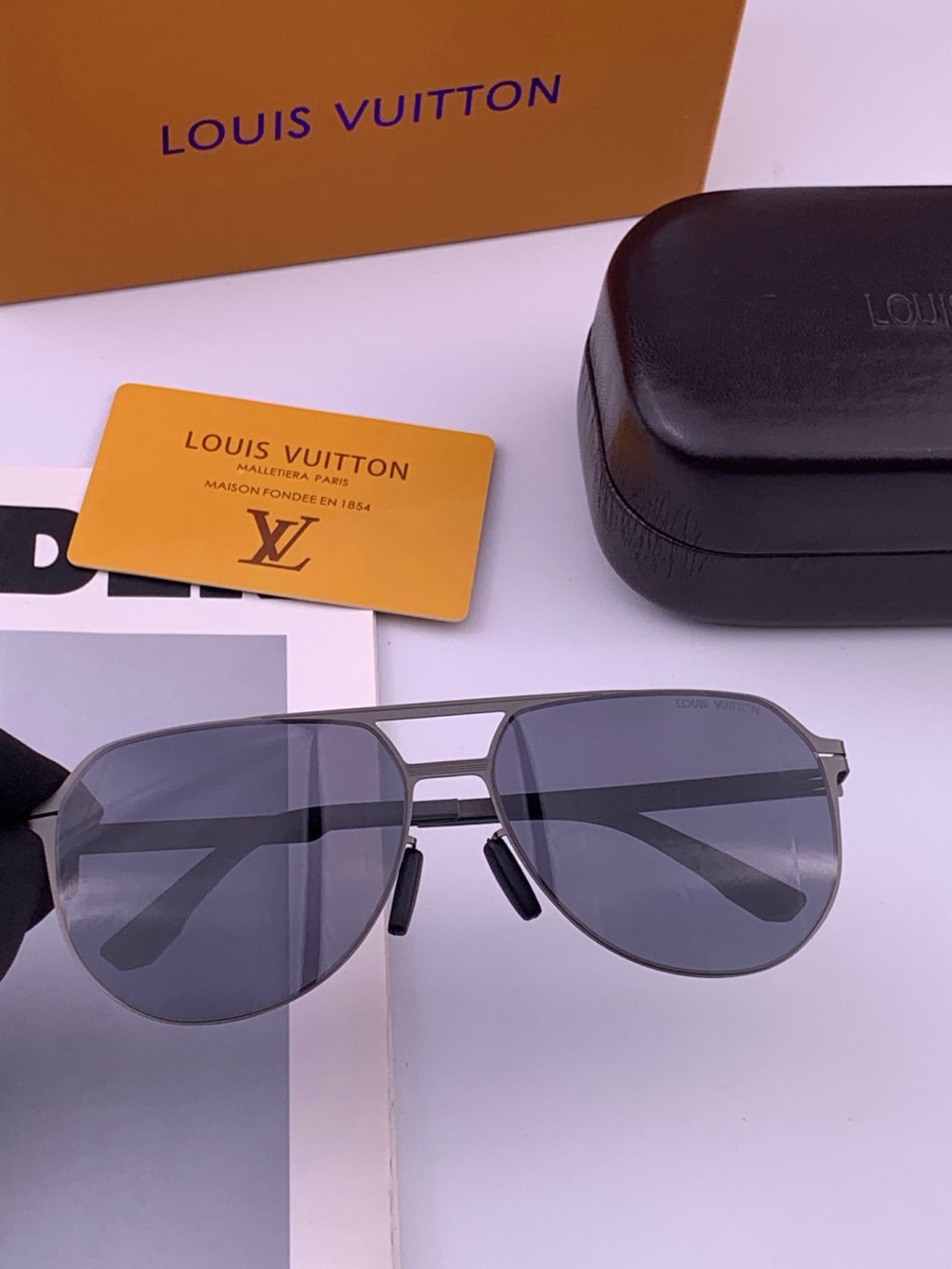 Louis Vuitton L712 Fashion Brown Lens Sunglasses for Men & Women - 381813
