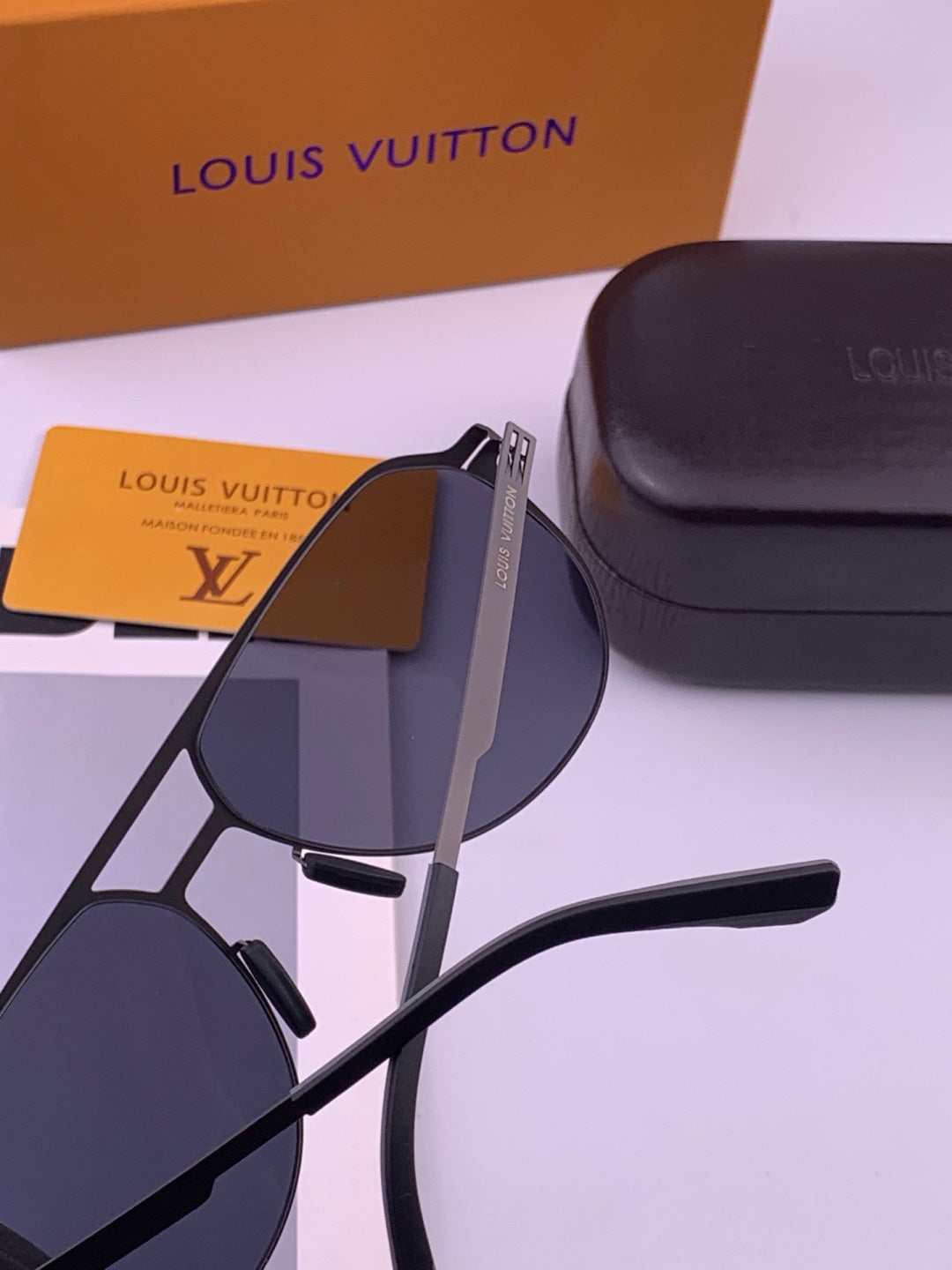 Louis Vuitton L712 Fashion Brown Lens Sunglasses for Men & Women - 381813 - detail image 4