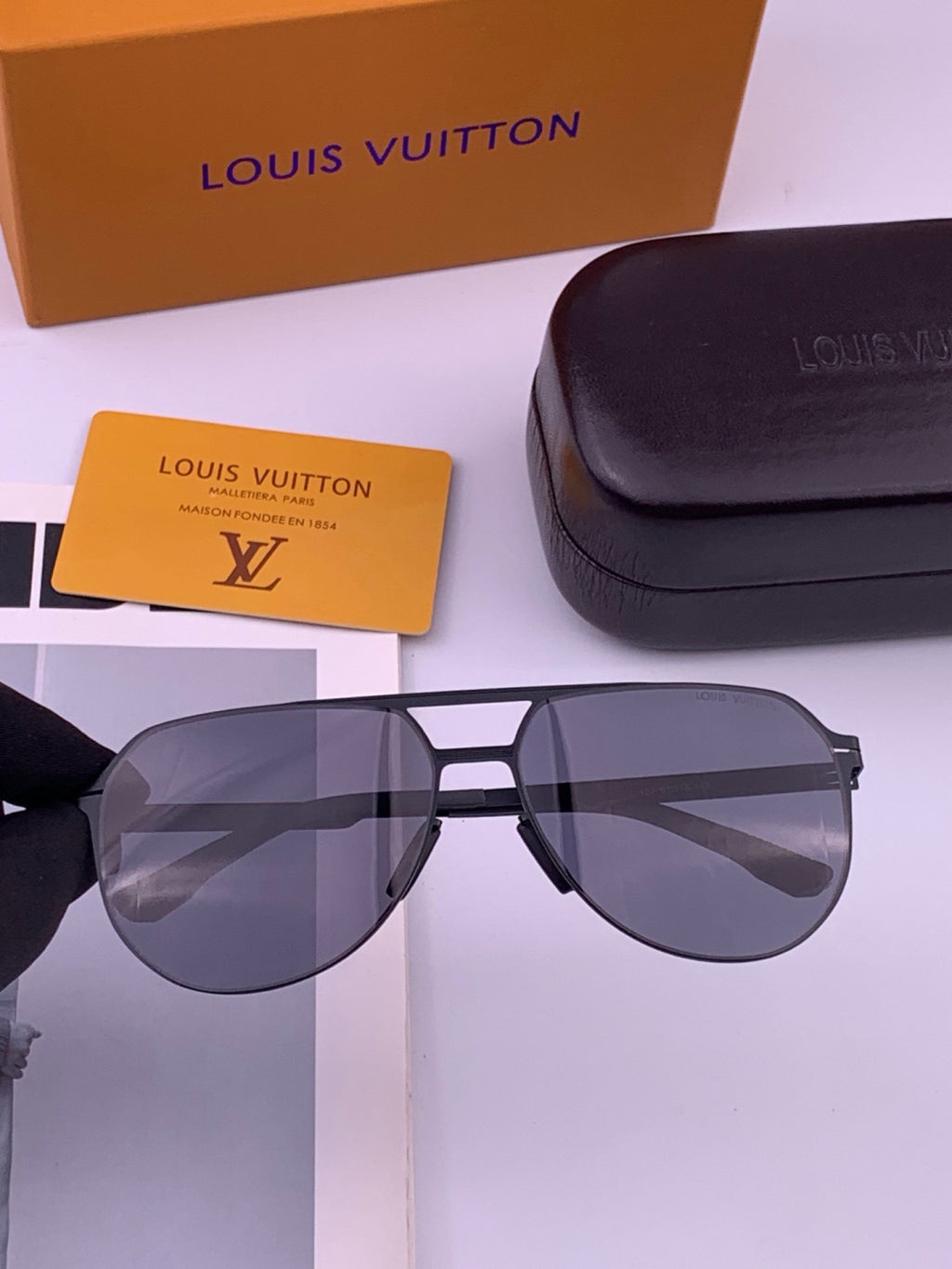 Louis Vuitton L712 Fashion Brown Lens Sunglasses for Men & Women - 381815