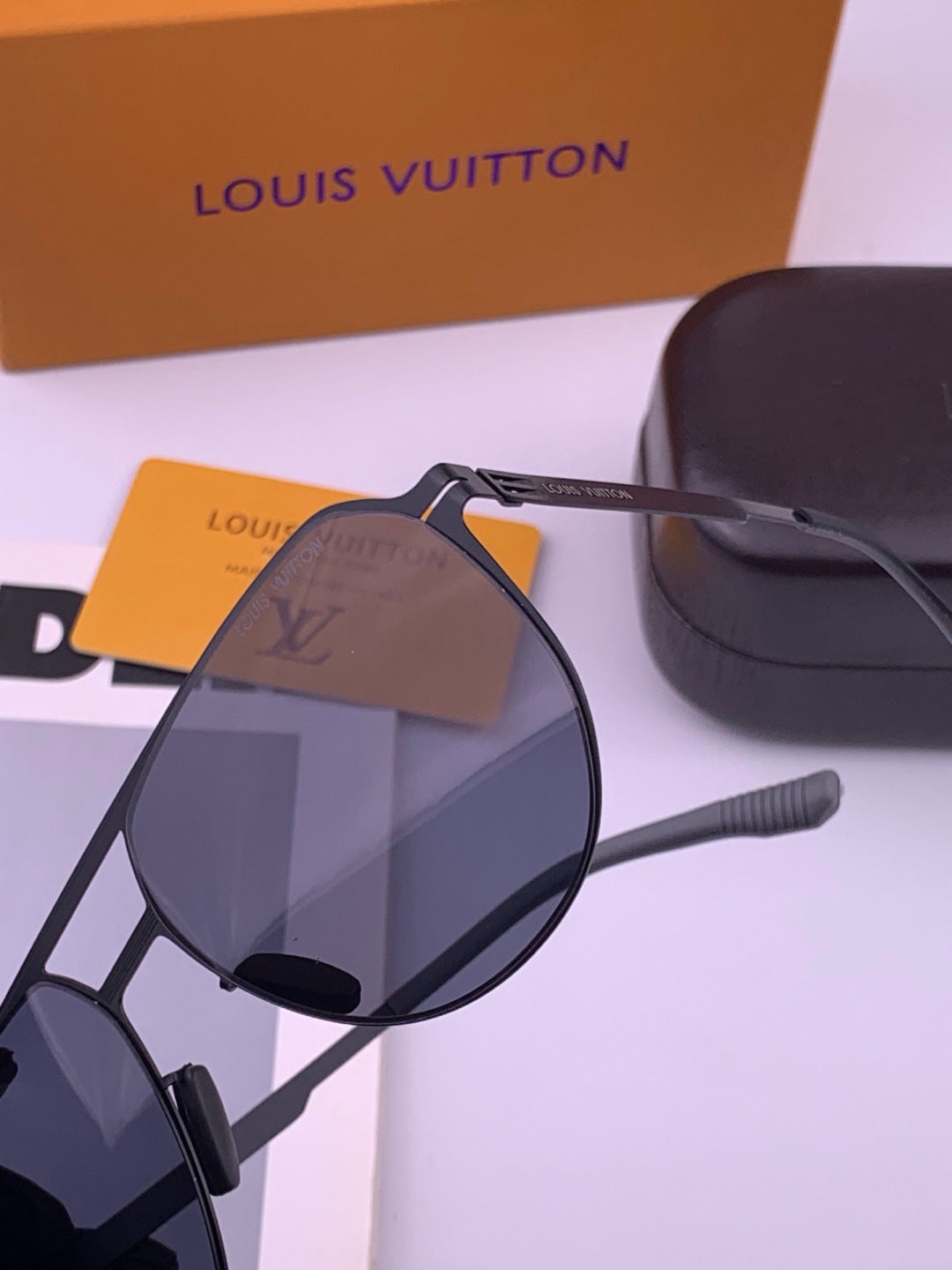 Louis Vuitton L712 Fashion Brown Lens Sunglasses for Men & Women - 381815 - detail image 3