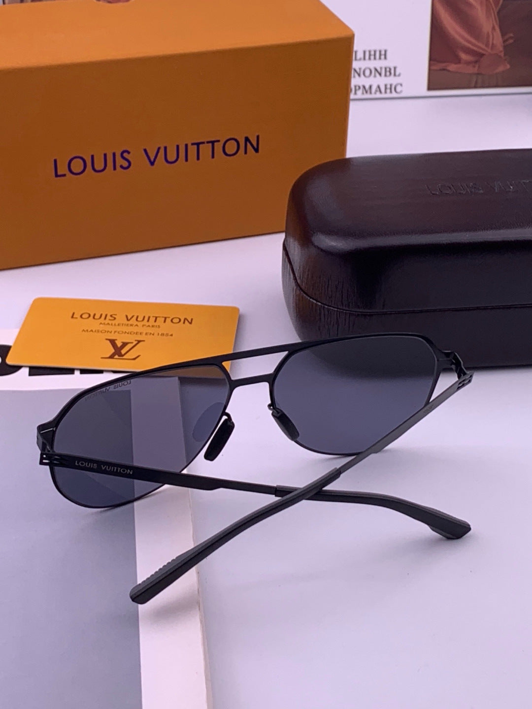 Louis Vuitton L712 Fashion Brown Lens Sunglasses for Men & Women - 381815 - detail image 5