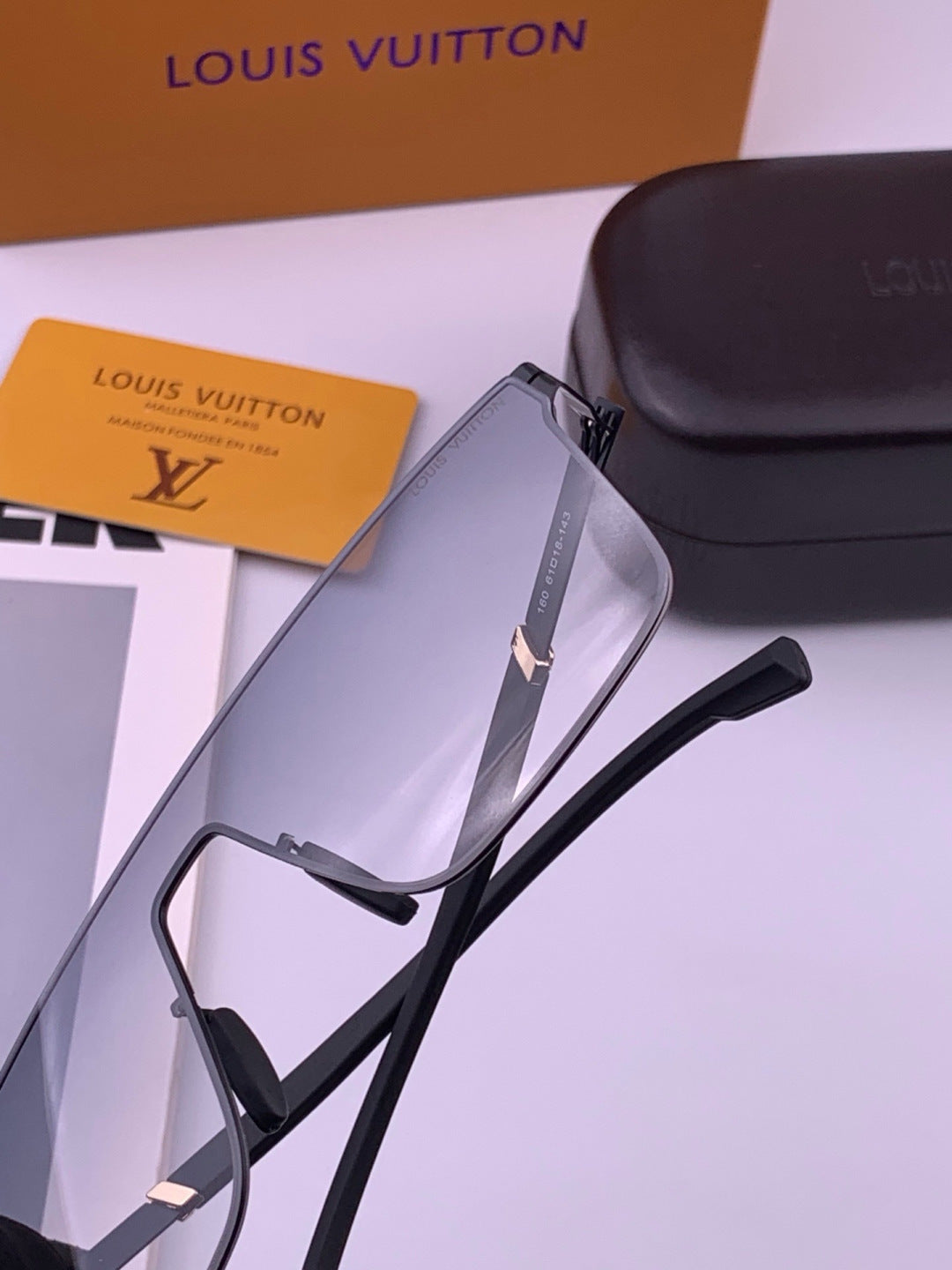 Louis Vuitton L016 Fashion Gold Lens Sunglasses for Men & Women - 381817 - detail image 4