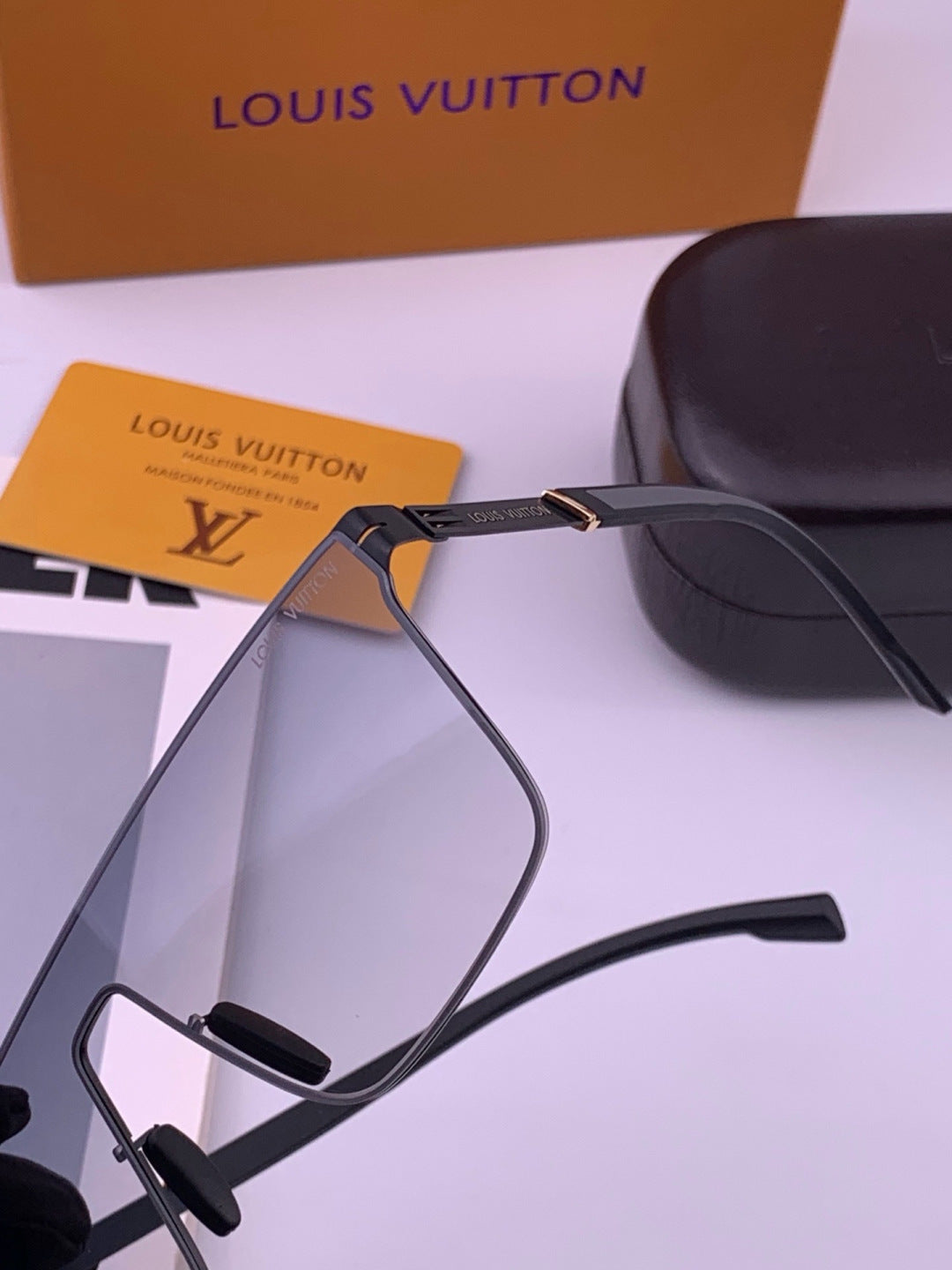 Louis Vuitton L016 Fashion Gold Lens Sunglasses for Men & Women - 381817 - detail image 3