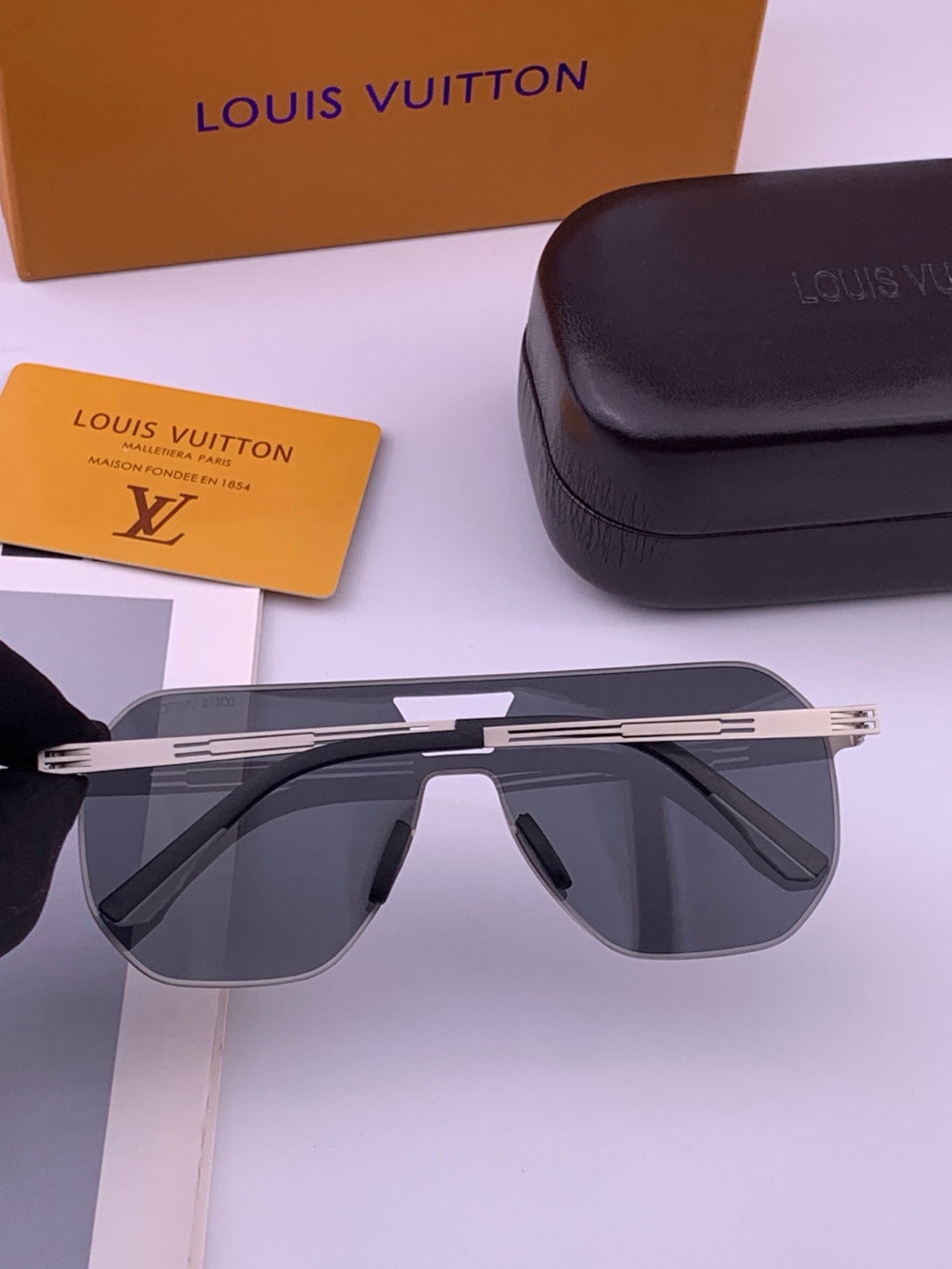 Louis Vuitton L010 Fashion Gold Lens Sunglasses for Men & Women - detail image 6