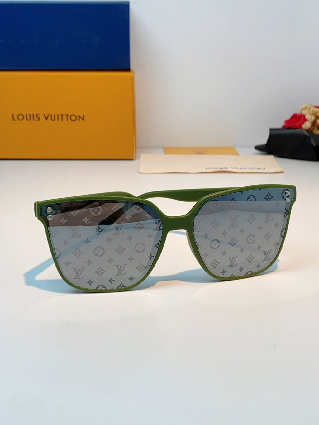 Louis Vuitton Square Black Lens Sunglasses for Men & Women - 398156 - detail image 3