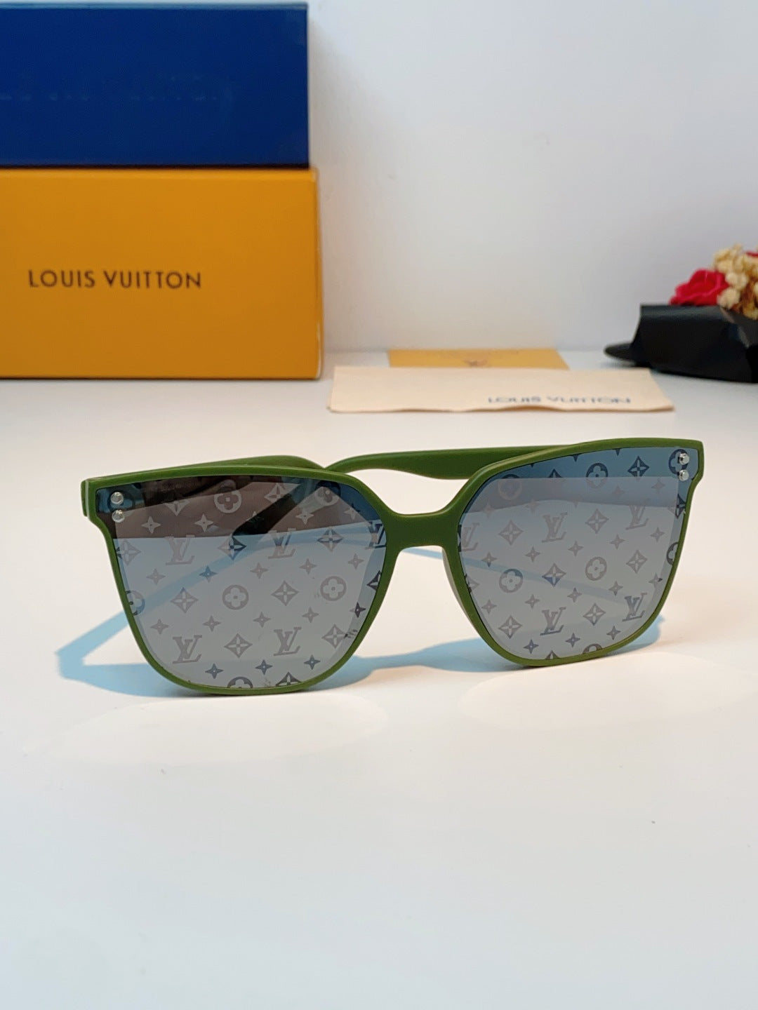 Louis Vuitton Square Black Lens Sunglasses for Men & Women - 398156 - detail image 3