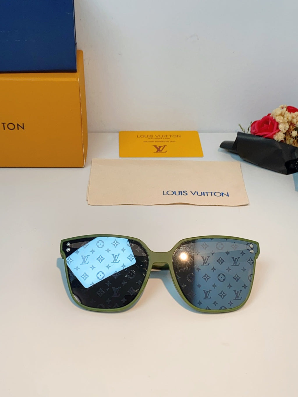 Louis Vuitton Square Black Lens Sunglasses for Men & Women - 398156 - detail image 11