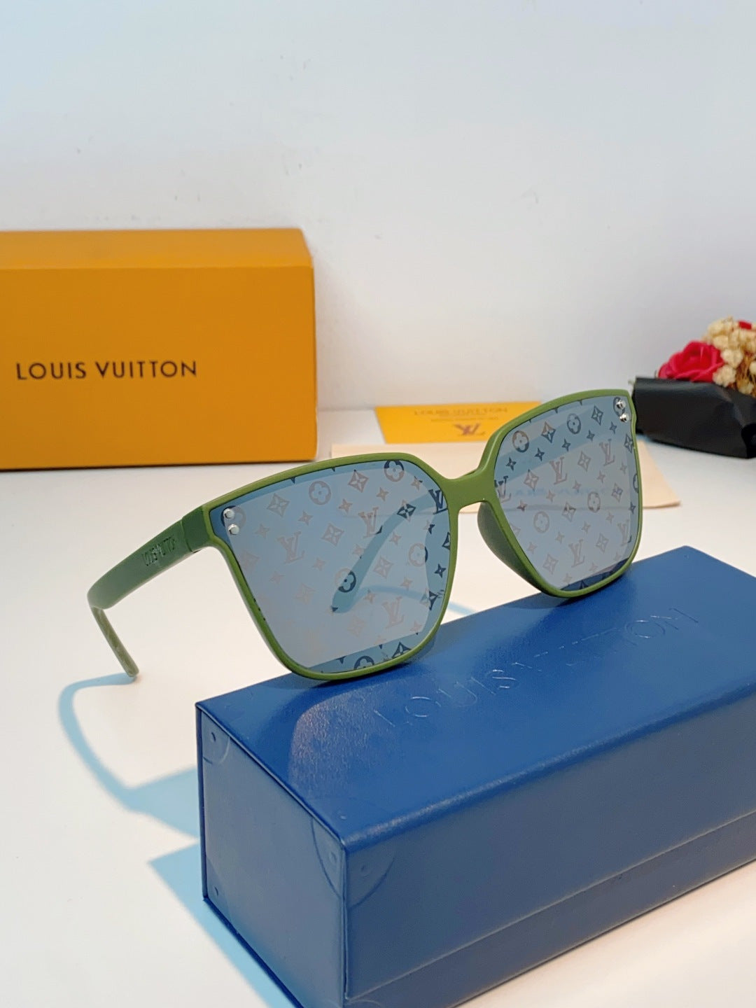 Louis Vuitton Square Black Lens Sunglasses for Men & Women - 398156 - detail image 12