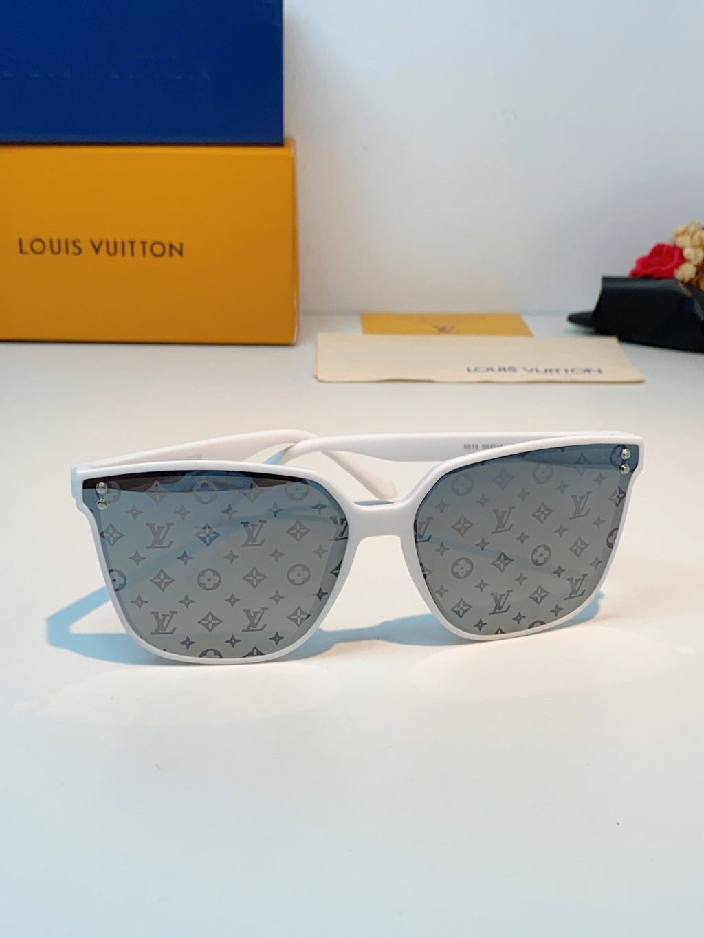 Louis Vuitton Square Gray Lens Sunglasses for Men & Women - 398158 - detail image 2