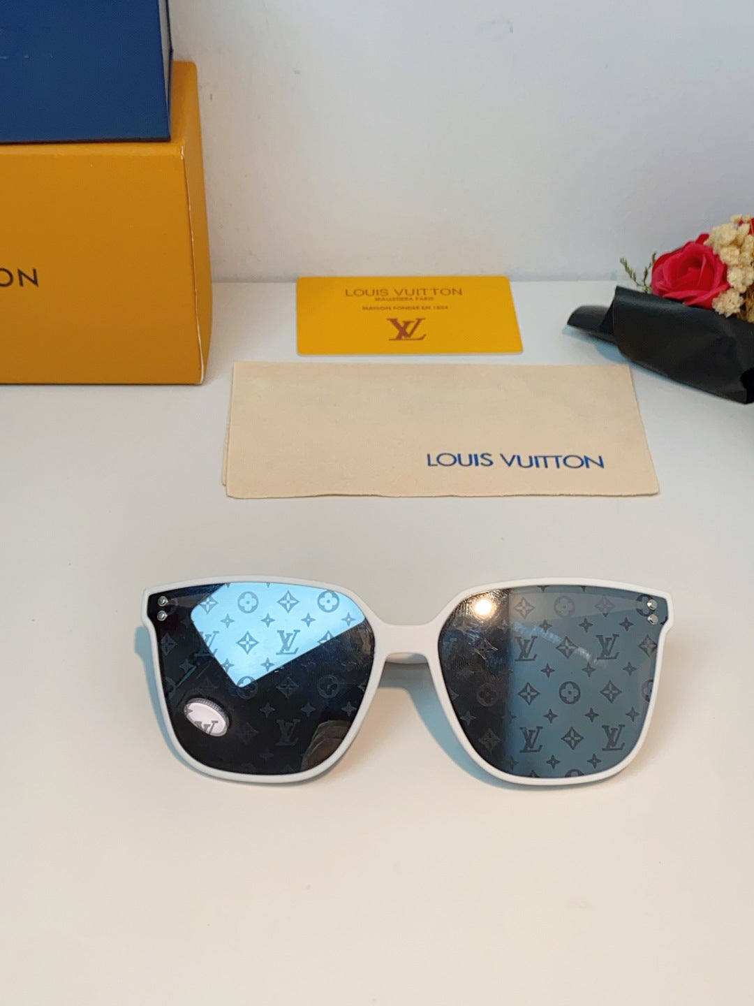 Louis Vuitton Square Gray Lens Sunglasses for Men & Women - 398158 - detail image 10