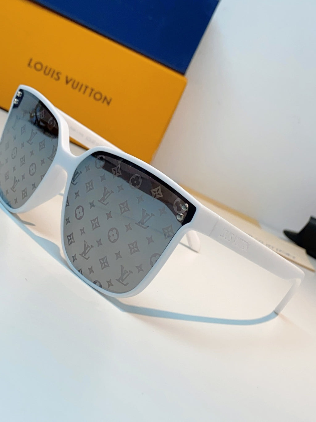 Louis Vuitton Square Gray Lens Sunglasses for Men & Women - 398158 - detail image 7