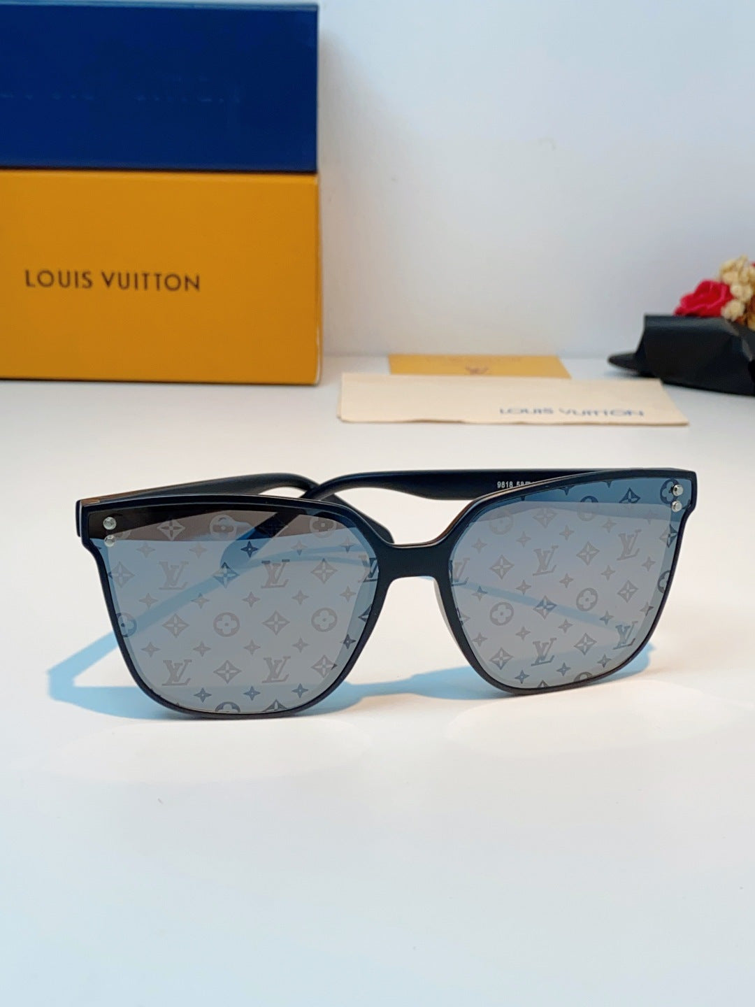 Louis Vuitton Square Black Lens Sunglasses for Men & Women - 398159 - detail image 3