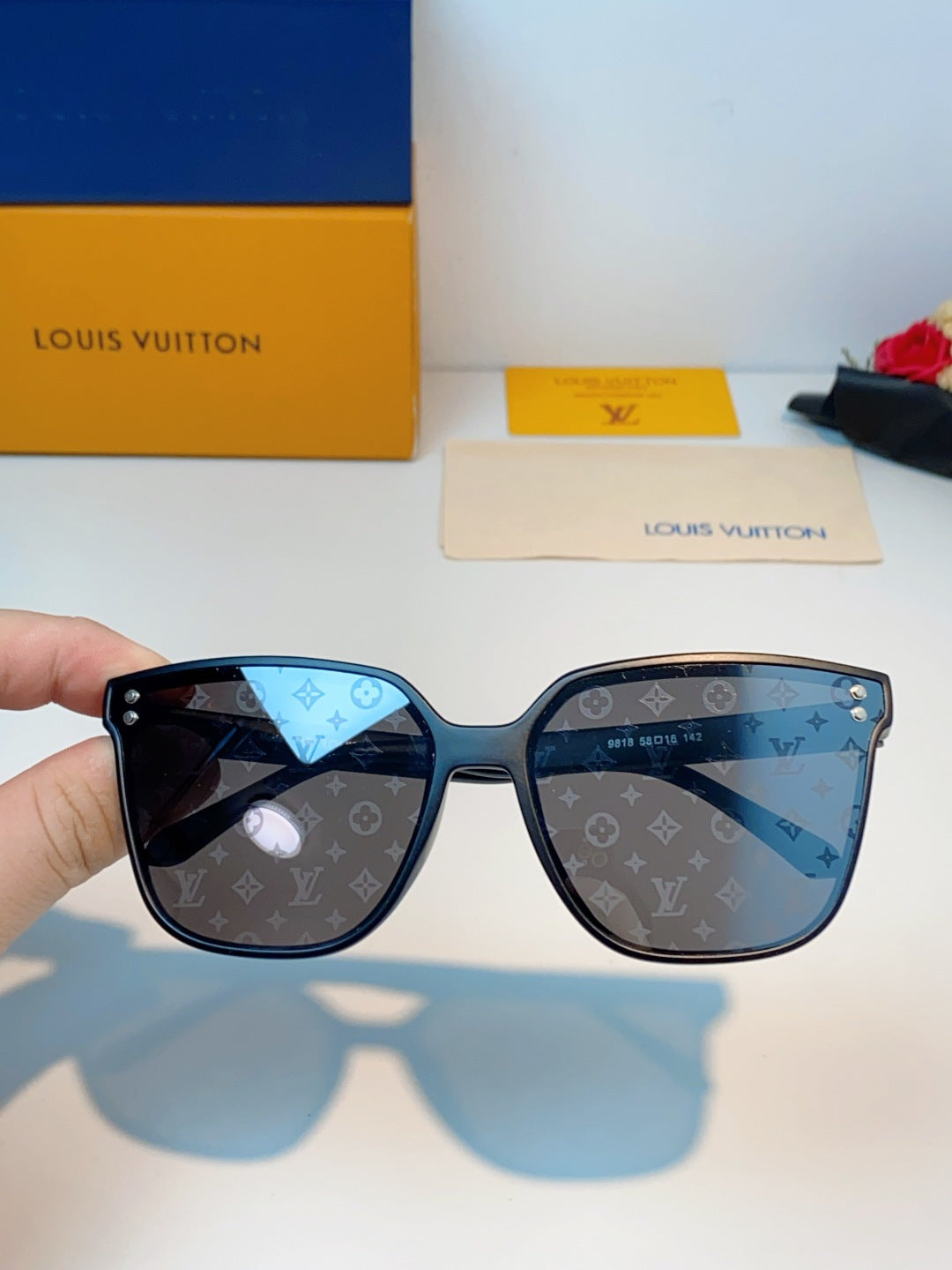 Louis Vuitton Square Black Lens Sunglasses for Men & Women - 398159 - detail image 5