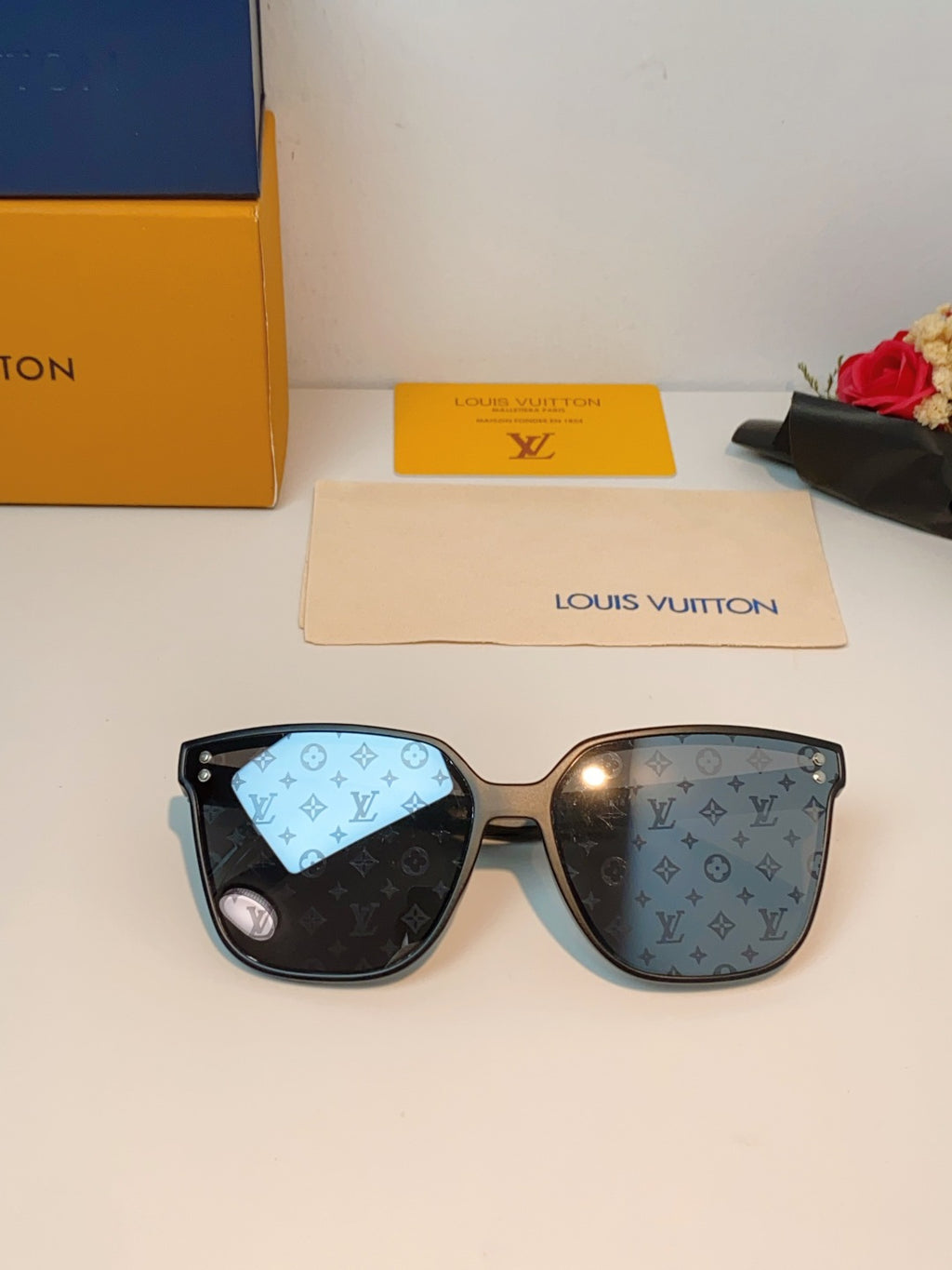 Louis Vuitton Square Black Lens Sunglasses for Men & Women - 398159 - detail image 11