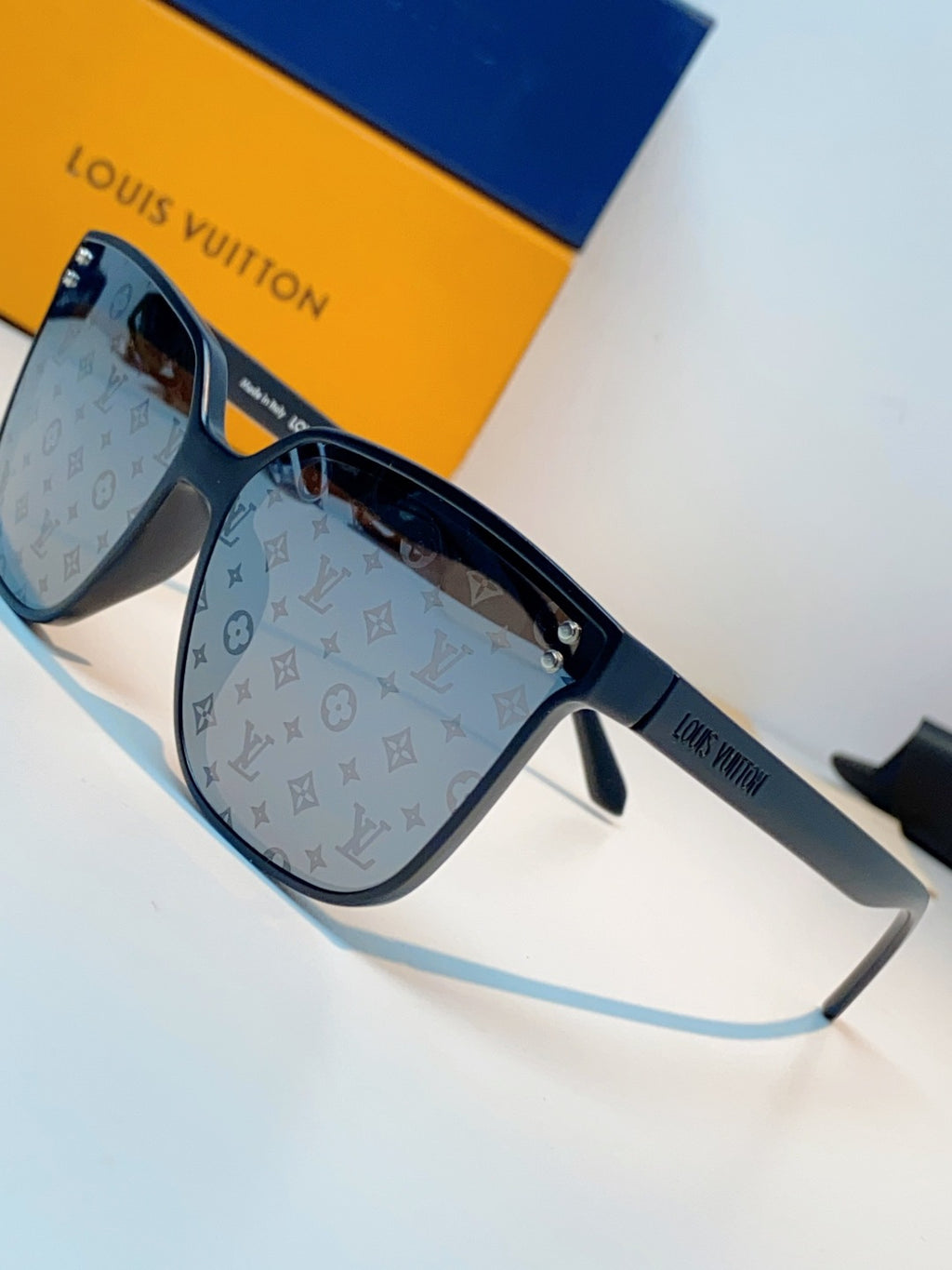 Louis Vuitton Square Black Lens Sunglasses for Men & Women - 398159 - detail image 8
