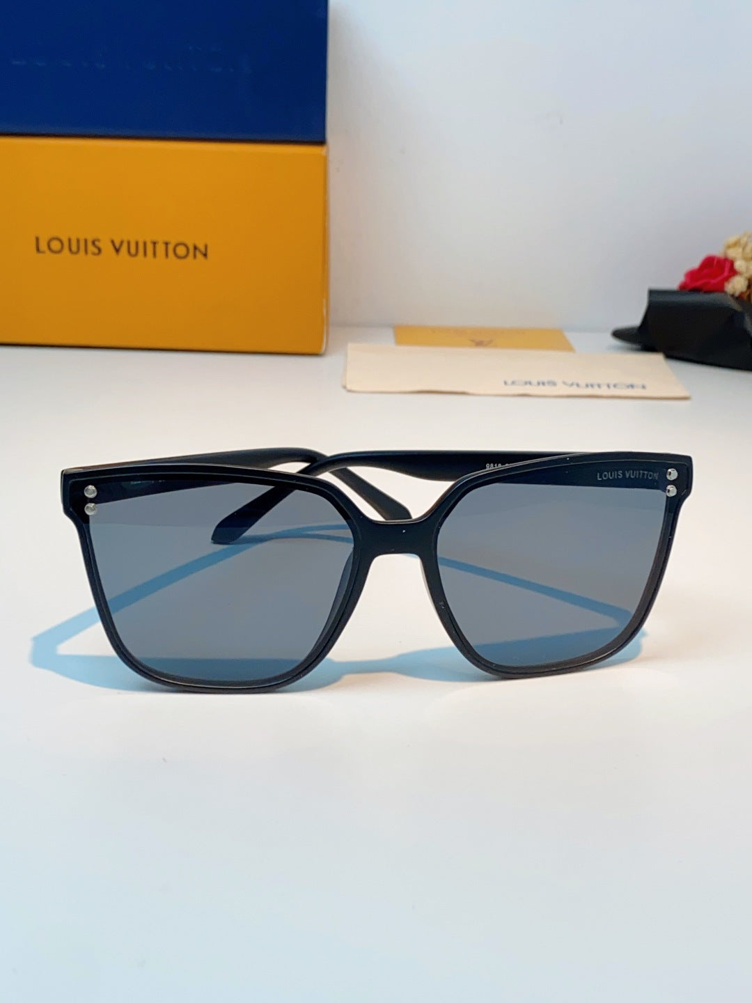 Louis Vuitton Square Gray Lens Sunglasses for Men & Women - 398160 - detail image 2