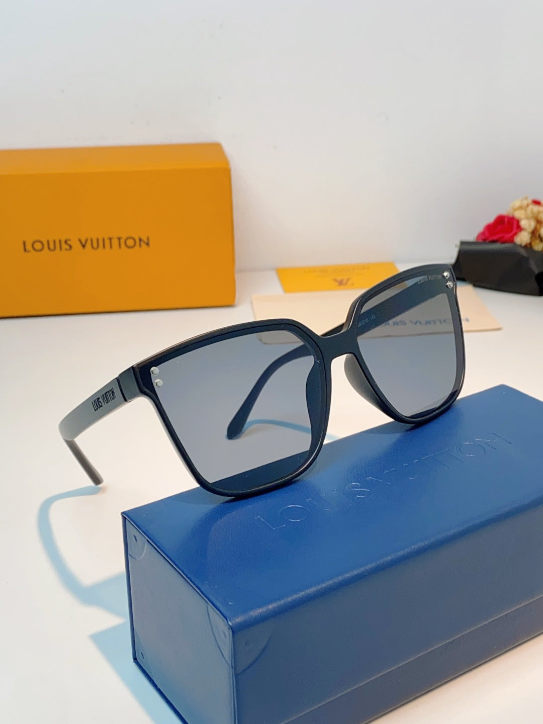 Louis Vuitton Square Gray Lens Sunglasses for Men & Women - 398160 - detail image 11