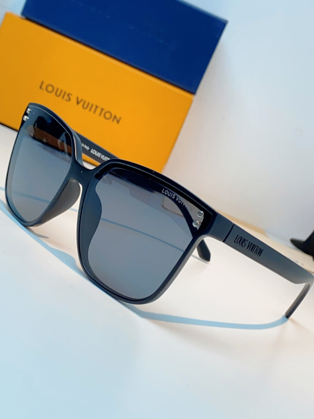 Louis Vuitton Square Gray Lens Sunglasses for Men & Women - 398160 - detail image 7