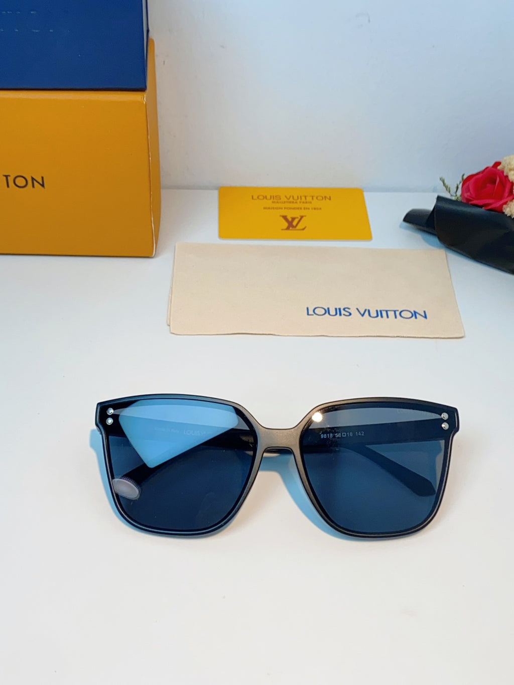 Louis Vuitton Square Gray Lens Sunglasses for Men & Women - 398160 - detail image 10
