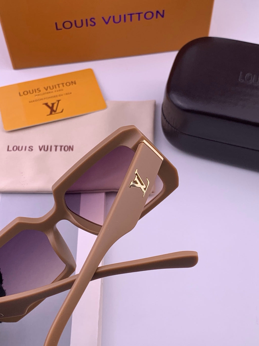 Louis Vuitton L37004 Oversized Red Lens Sunglasses for Men & Women - 398214 - detail image 5