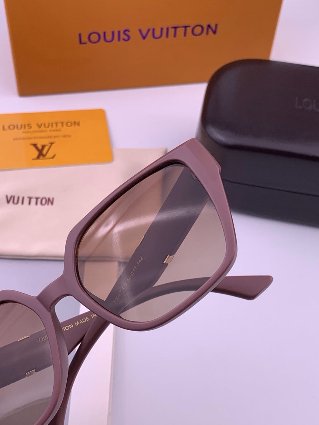 Louis Vuitton L77004 Oversized Purple Lens Sunglasses for Men & Women - 398216 - detail image 6