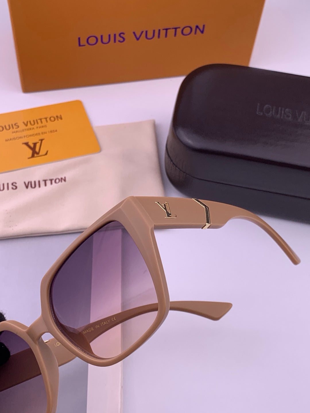 Louis Vuitton L77004 Oversized Purple Lens Sunglasses for Men & Women - 398218 - detail image 3