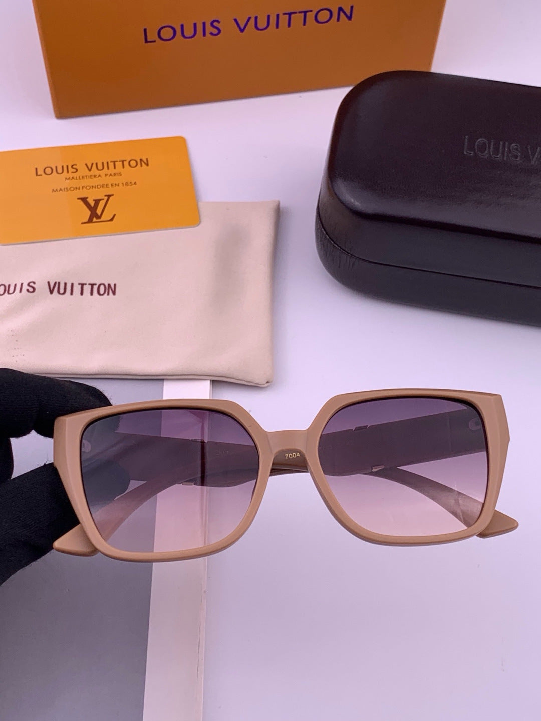 Louis Vuitton L77004 Oversized Purple Lens Sunglasses for Men & Women - 398218