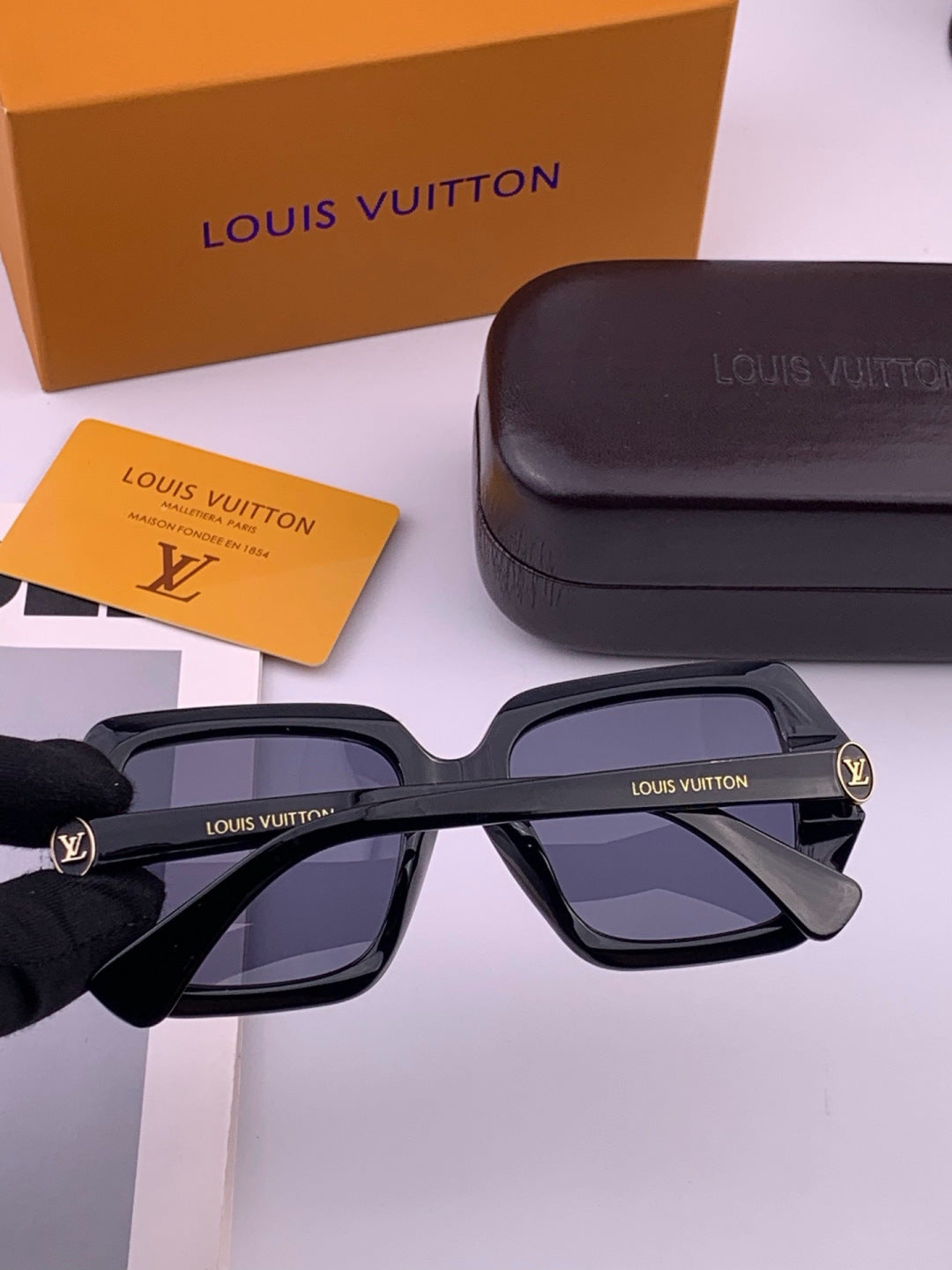 Louis Vuitton L27006 Oversized Brown Lens Sunglasses for Men & Women - 398204 - detail image 6