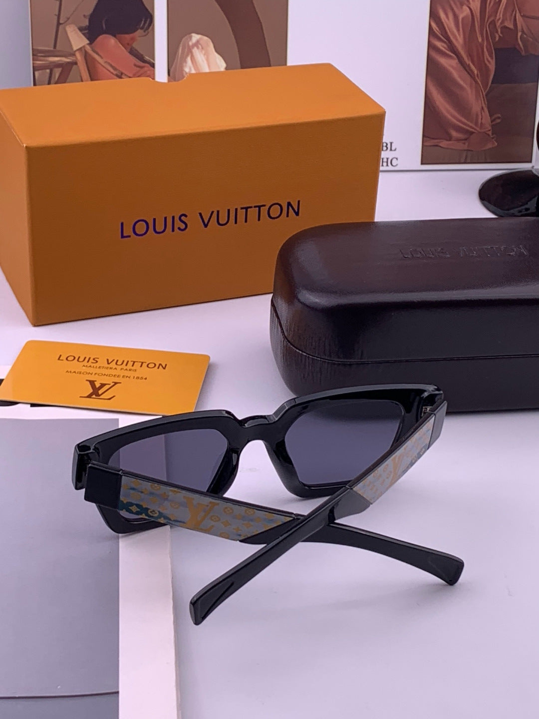 Louis Vuitton L37000 Oversized Brown Lens Sunglasses for Men & Women - 398206 - detail image 3