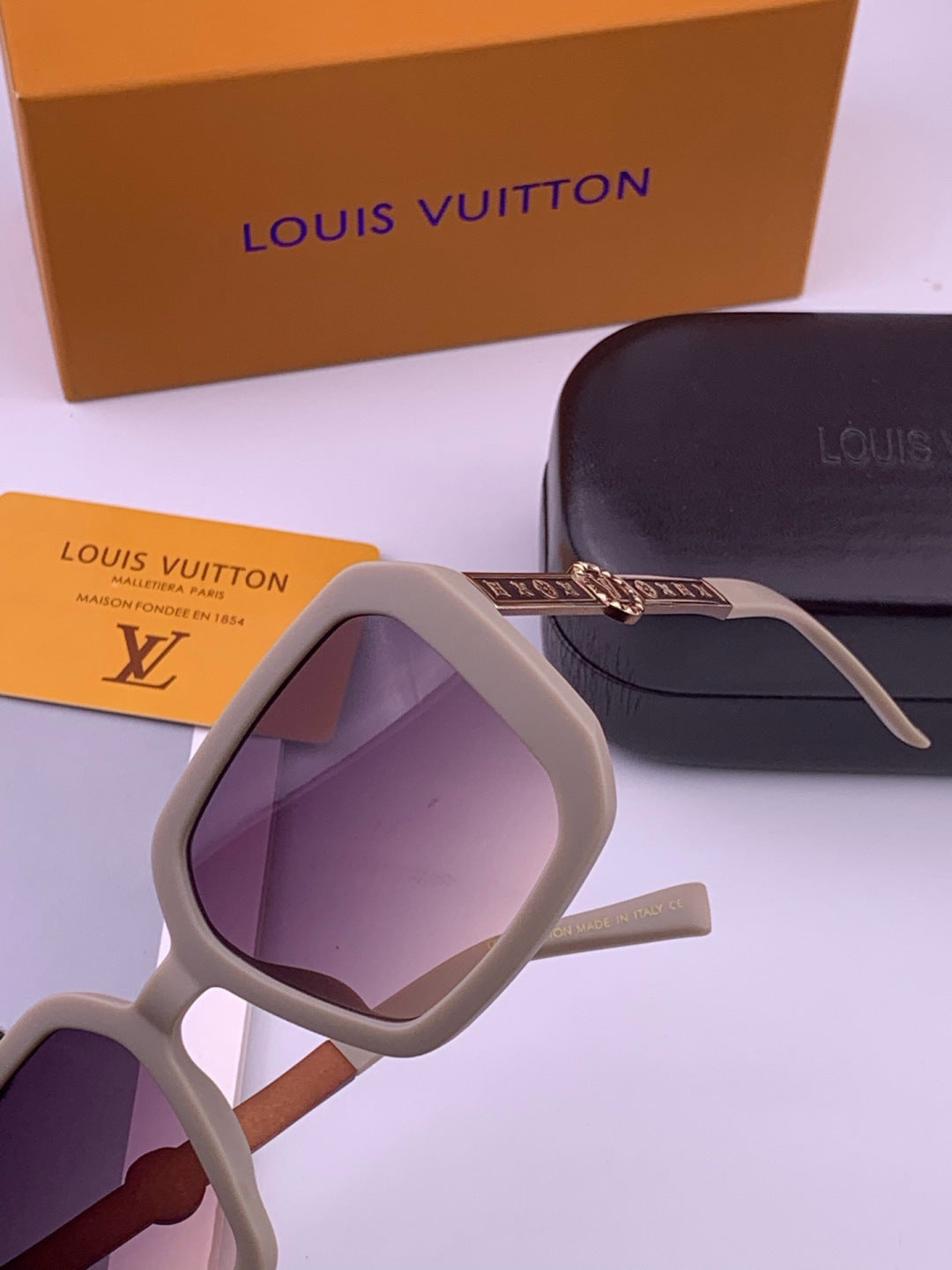 Louis Vuitton L37007 Oversized Brown Lens Sunglasses for Men & Women - 398207 - detail image 3