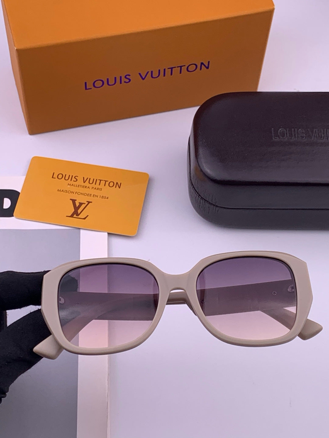 Louis Vuitton L17006 Oversized Purple Lens Sunglasses for Men & Women - 398209