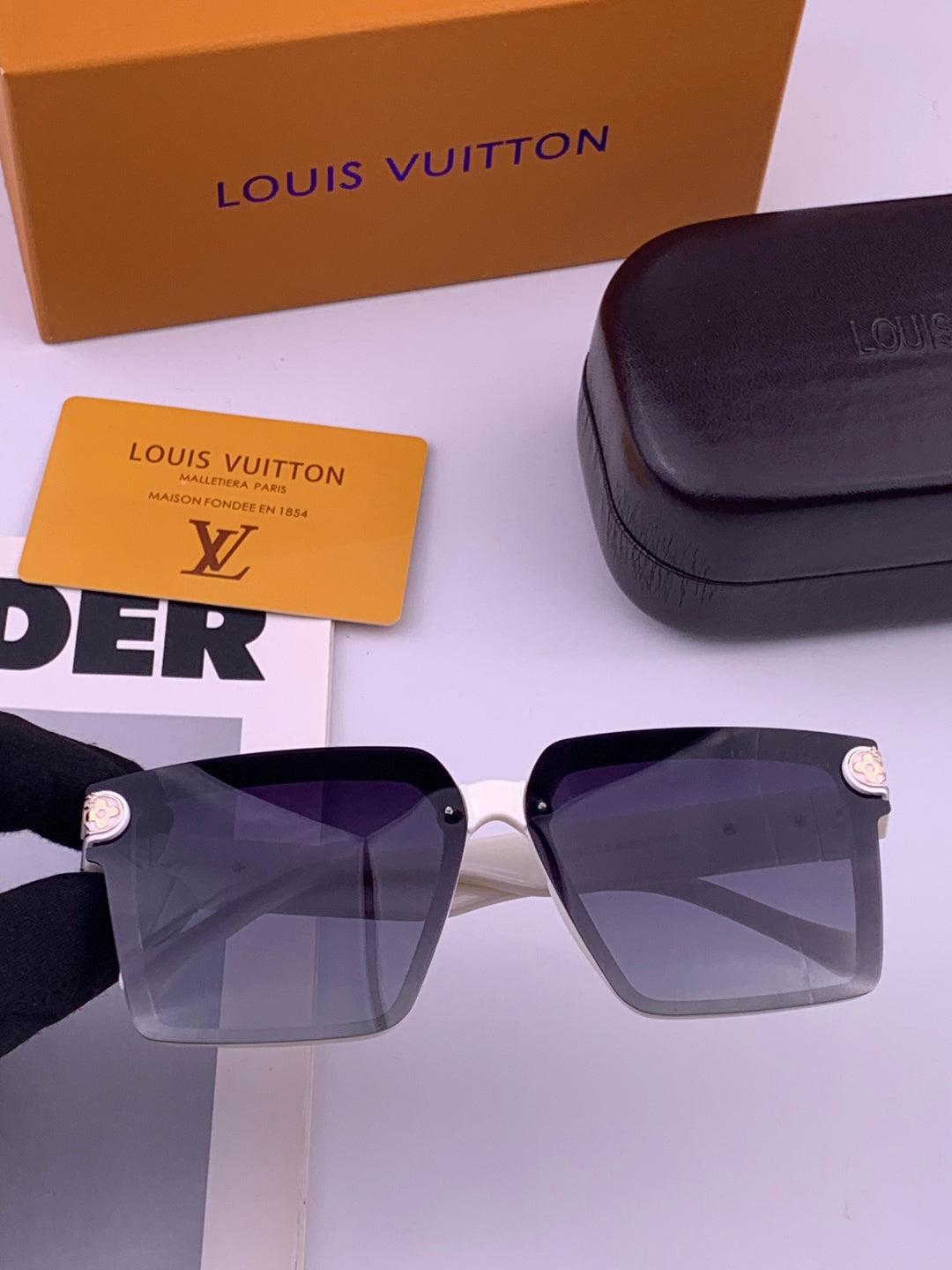 Louis Vuitton L83018 Square Brown Lens Sunglasses for Men & Women - 398211