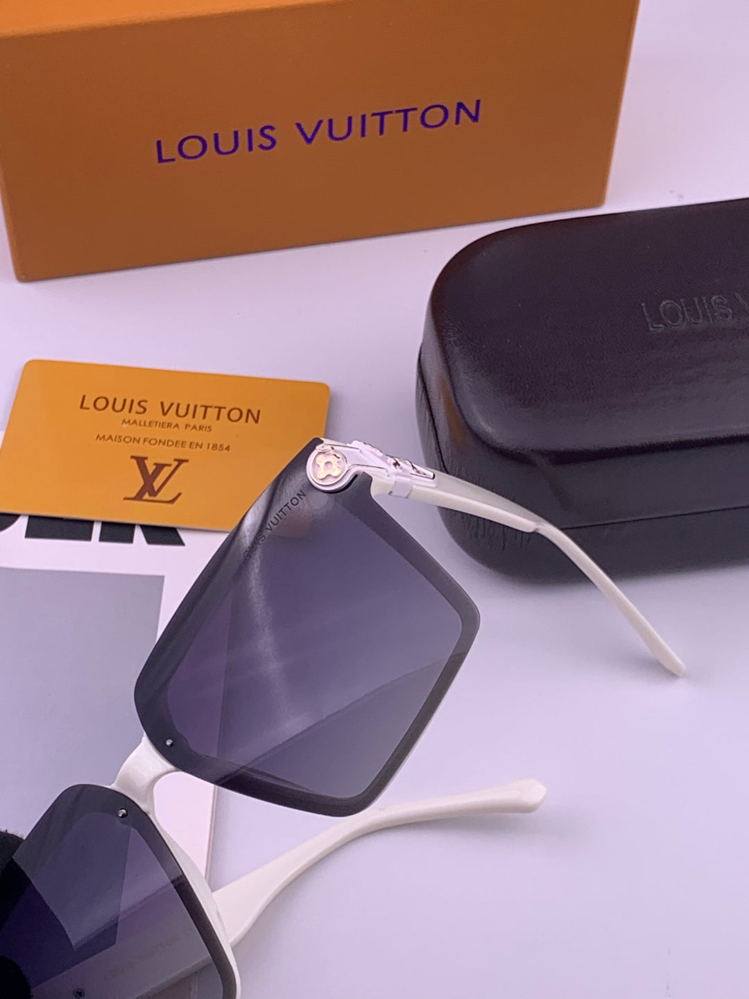 Louis Vuitton L83018 Square Brown Lens Sunglasses for Men & Women - 398211 - detail image 3