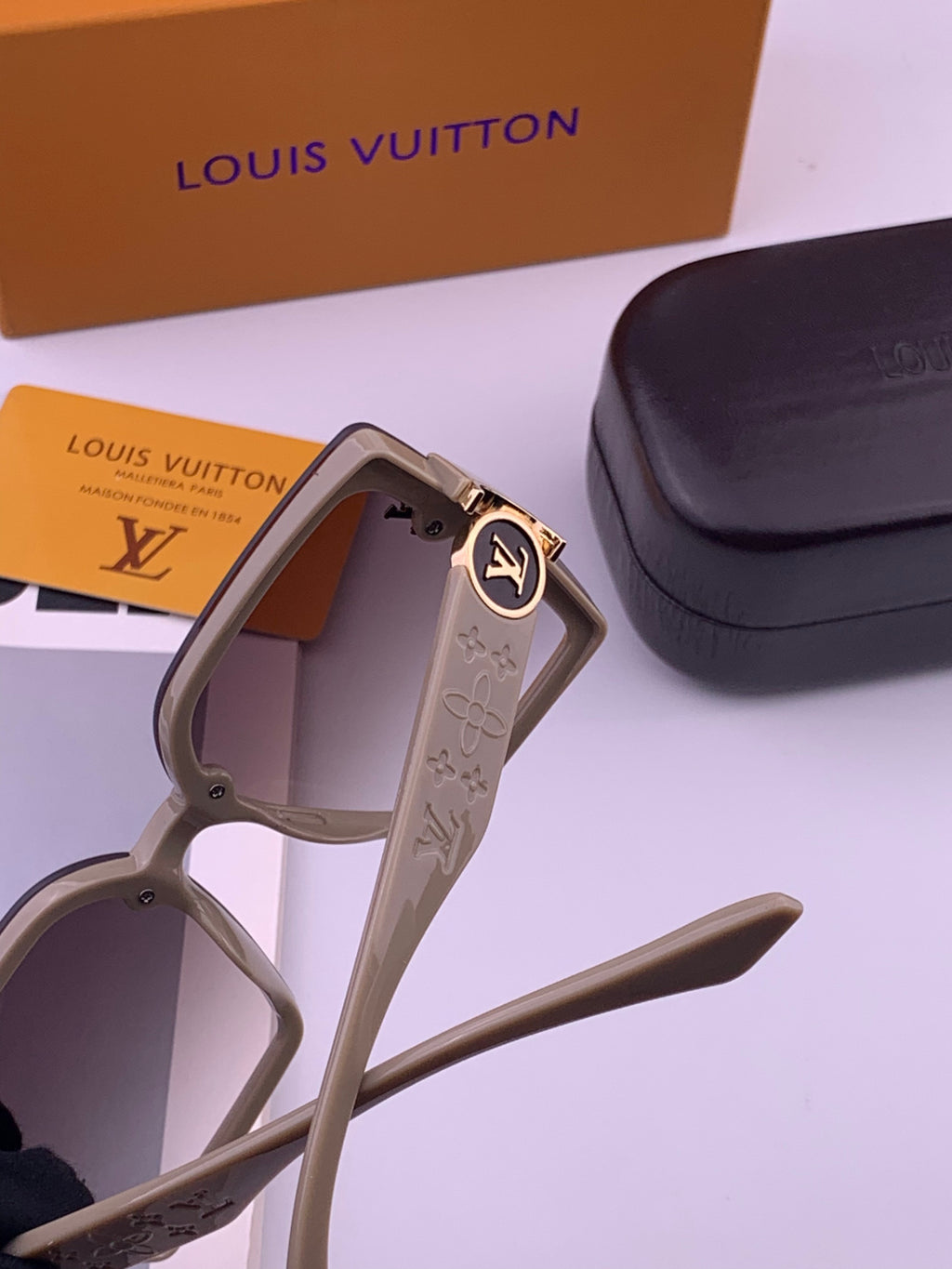 Louis Vuitton L8623 Square Black Lens Sunglasses for Men & Women - 398189 - detail image 4