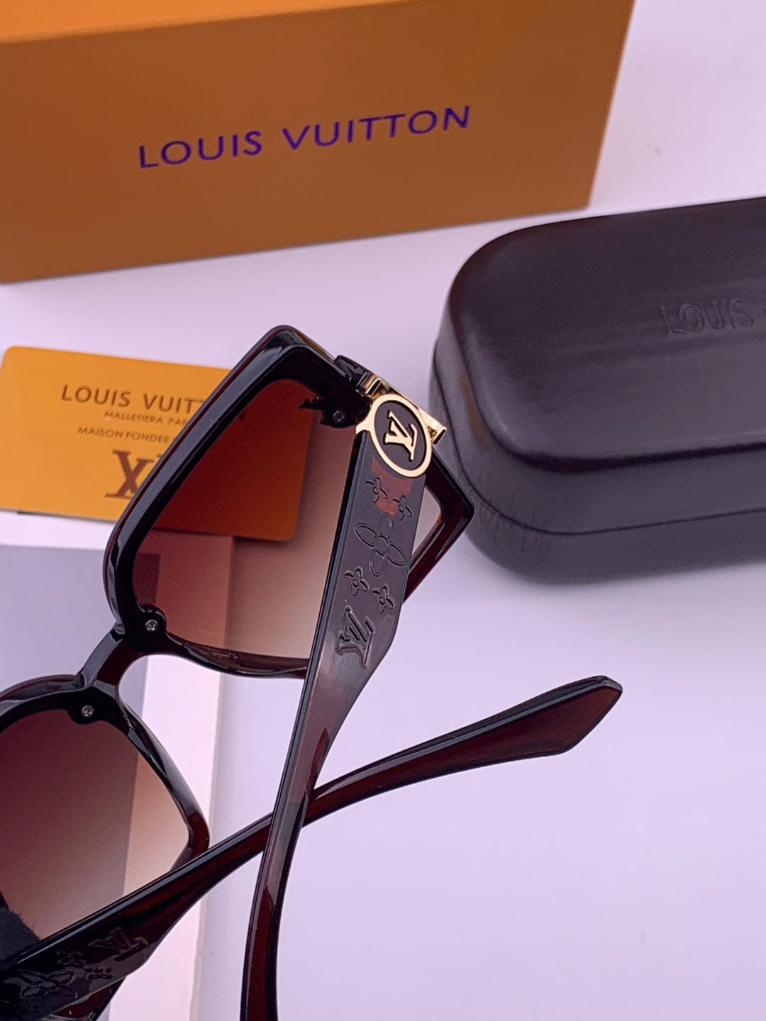 Louis Vuitton L8623 Square Black Lens Sunglasses for Men & Women - detail image 7