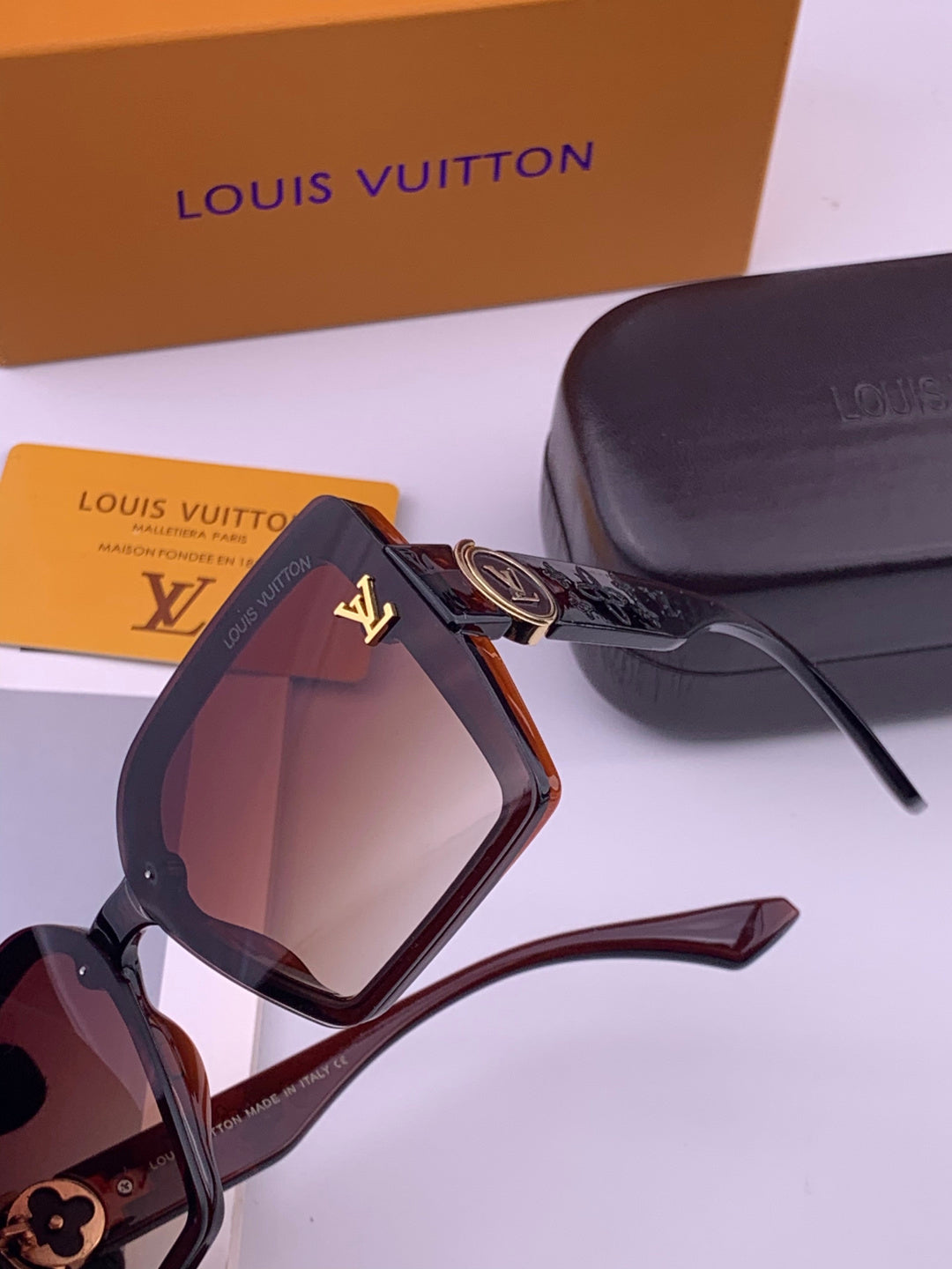 Louis Vuitton L8623 Square Black Lens Sunglasses for Men & Women - detail image 3