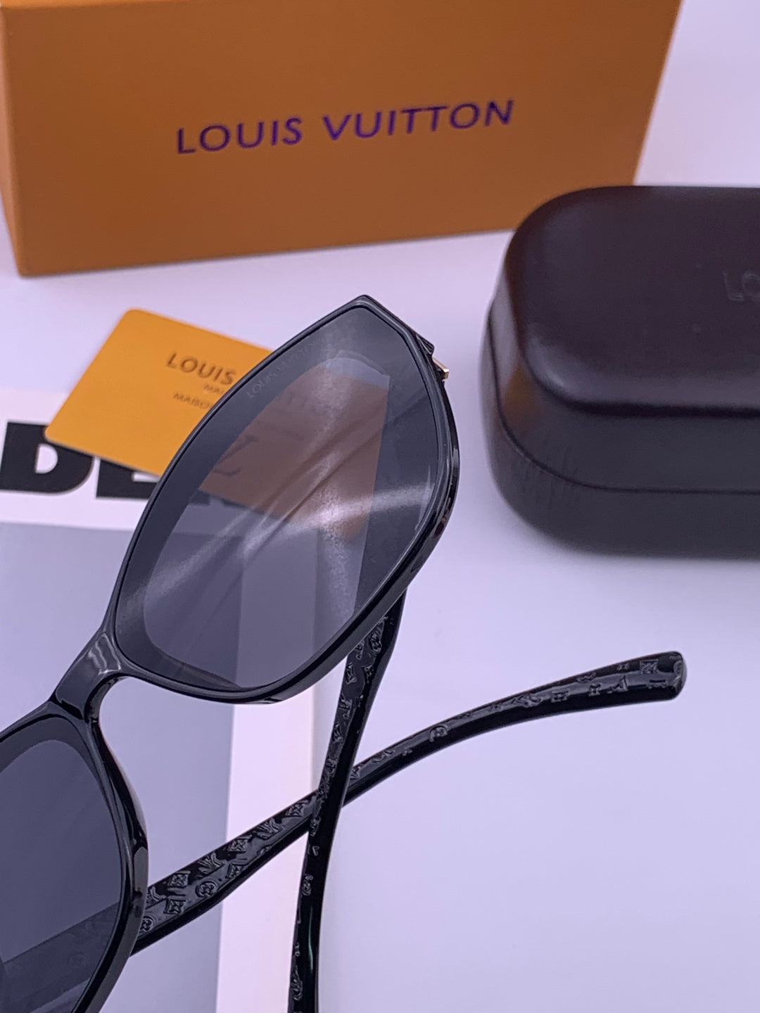 Louis Vuitton L0552 Square Black Lens Sunglasses for Men & Women - detail image 4
