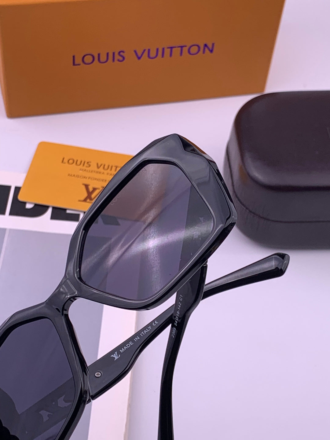 Louis Vuitton L5230 Square Black Lens Sunglasses for Men & Women - 398197 - detail image 4