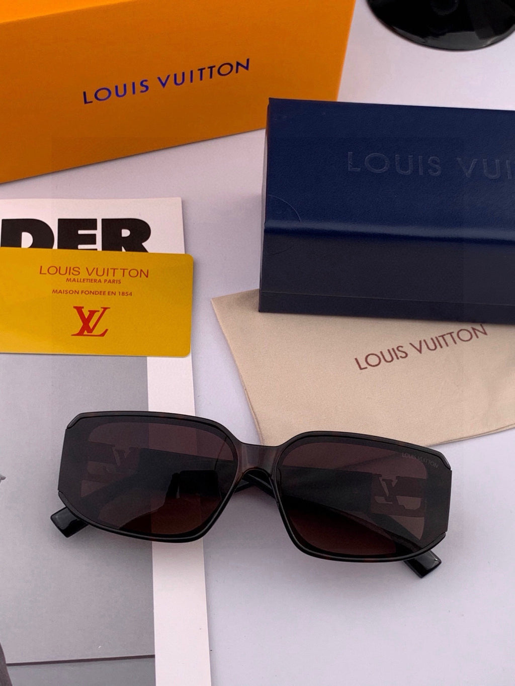 Louis Vuitton L5551 Square Black Lens Sunglasses for Men & Women - 398200 - detail image 3