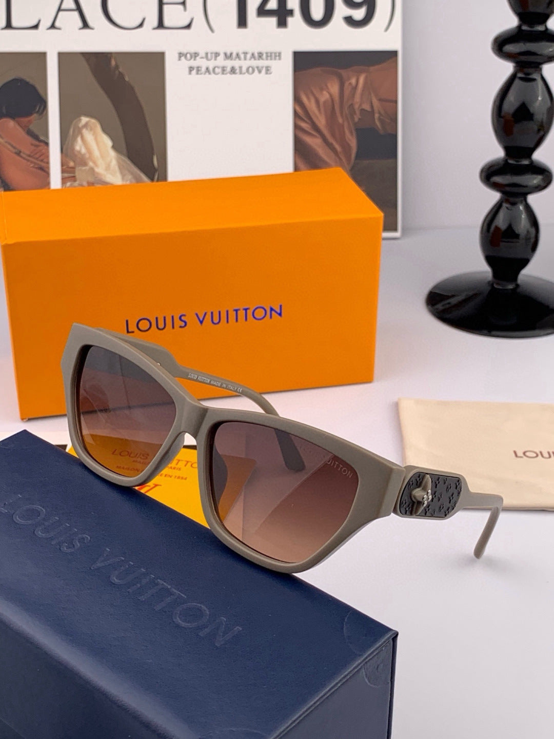 Louis Vuitton L6220 Square Black Lens Sunglasses for Men & Women - detail image 6