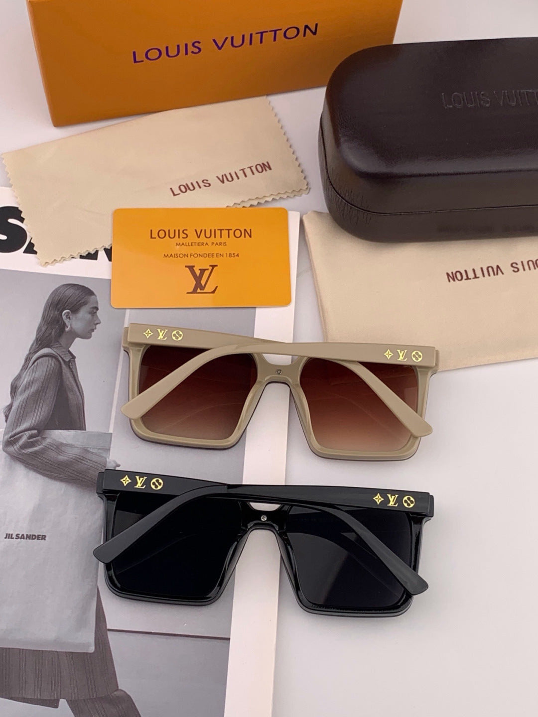 Louis Vuitton L6006 Oversized Black Lens Sunglasses for Men & Women - 398187 - detail image 4