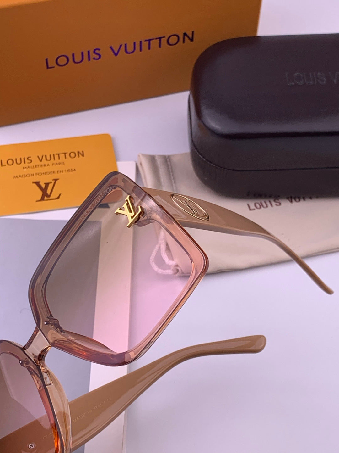 Louis Vuitton L8270 Square Black Lens Sunglasses for Men & Women - 398137 - detail image 3
