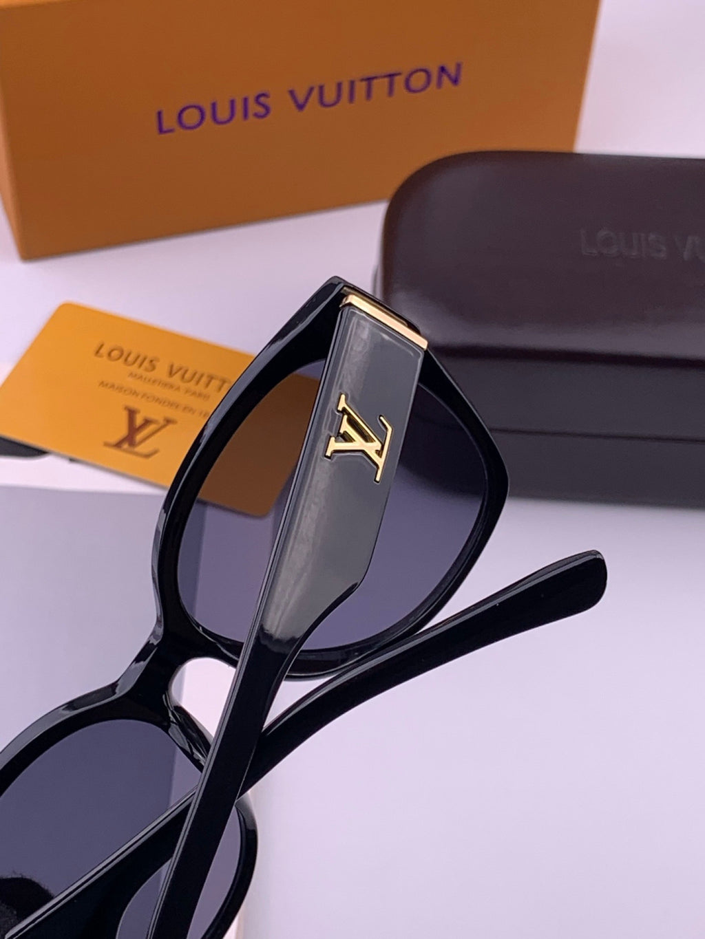Louis Vuitton L27001 Square Black Lens Sunglasses for Men & Women - 398139 - detail image 4