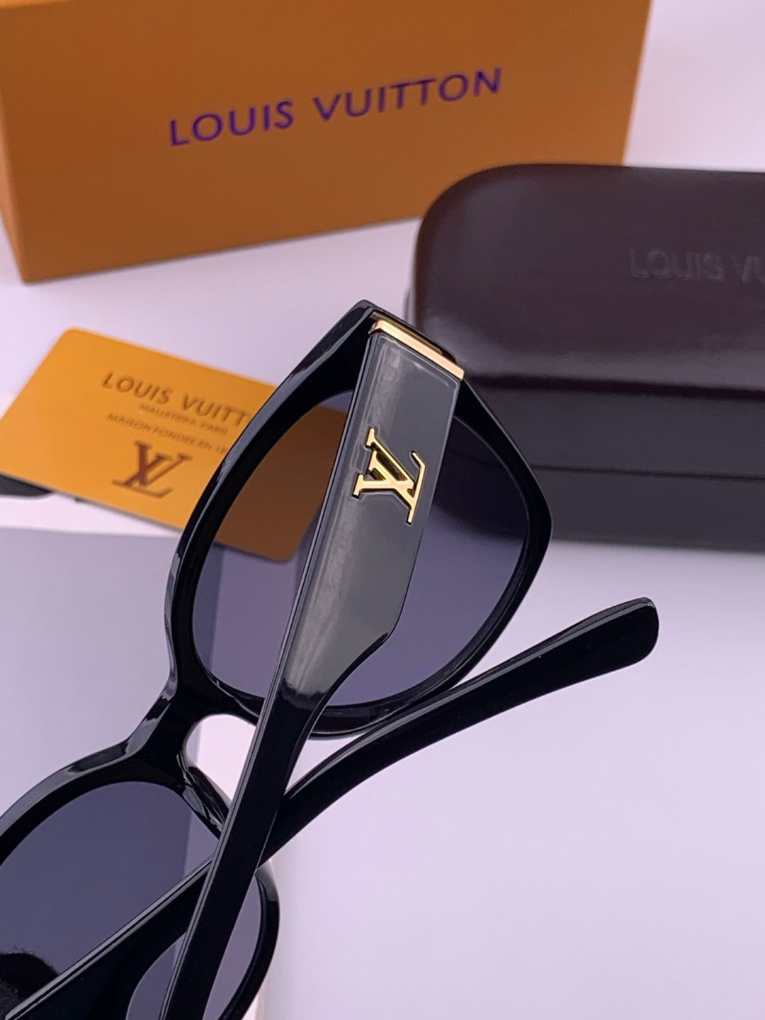 Louis Vuitton L27001 Square Black Lens Sunglasses for Men & Women - 398139 - detail image 4