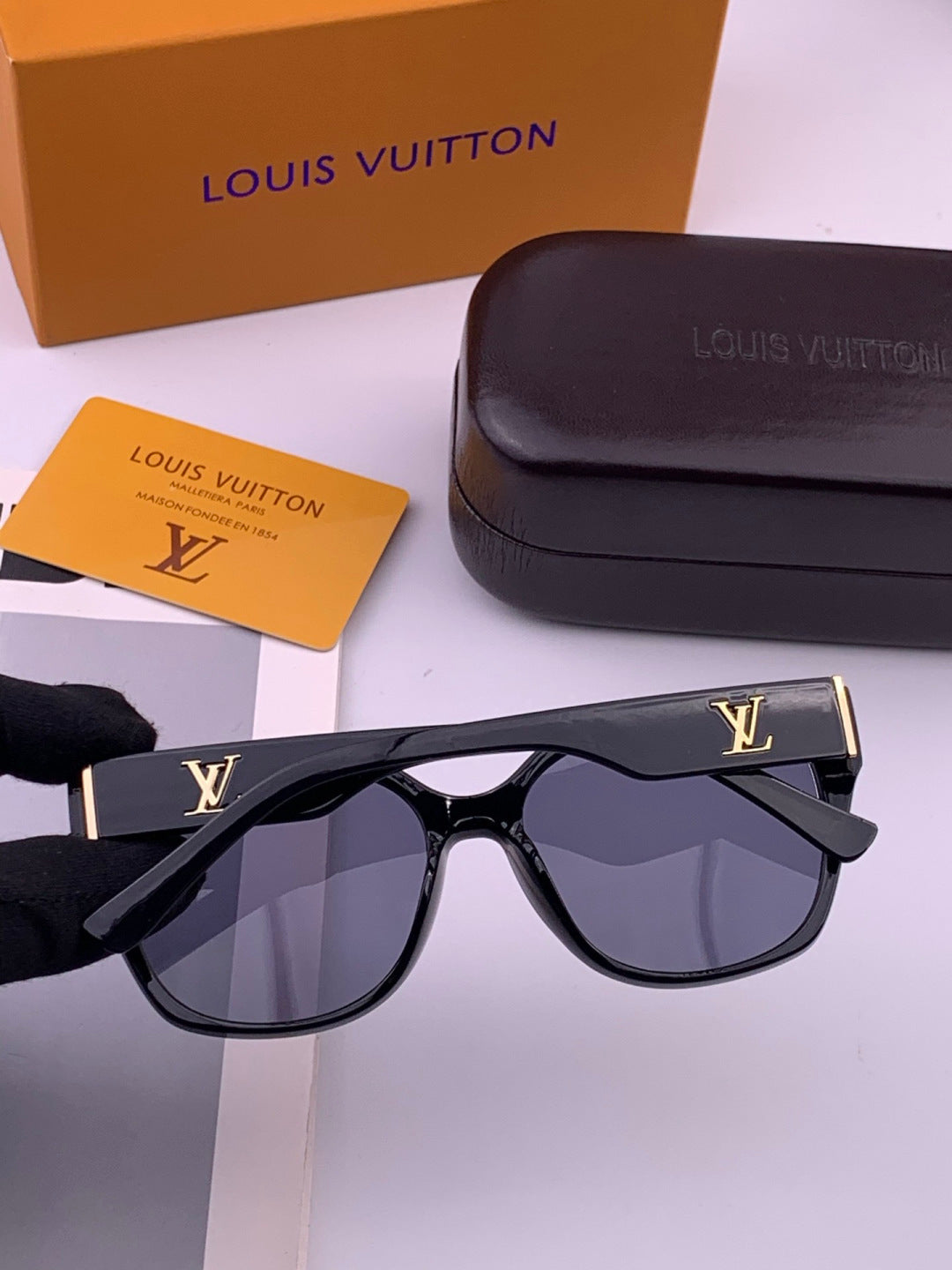 Louis Vuitton L27001 Square Black Lens Sunglasses for Men & Women - 398139 - detail image 5