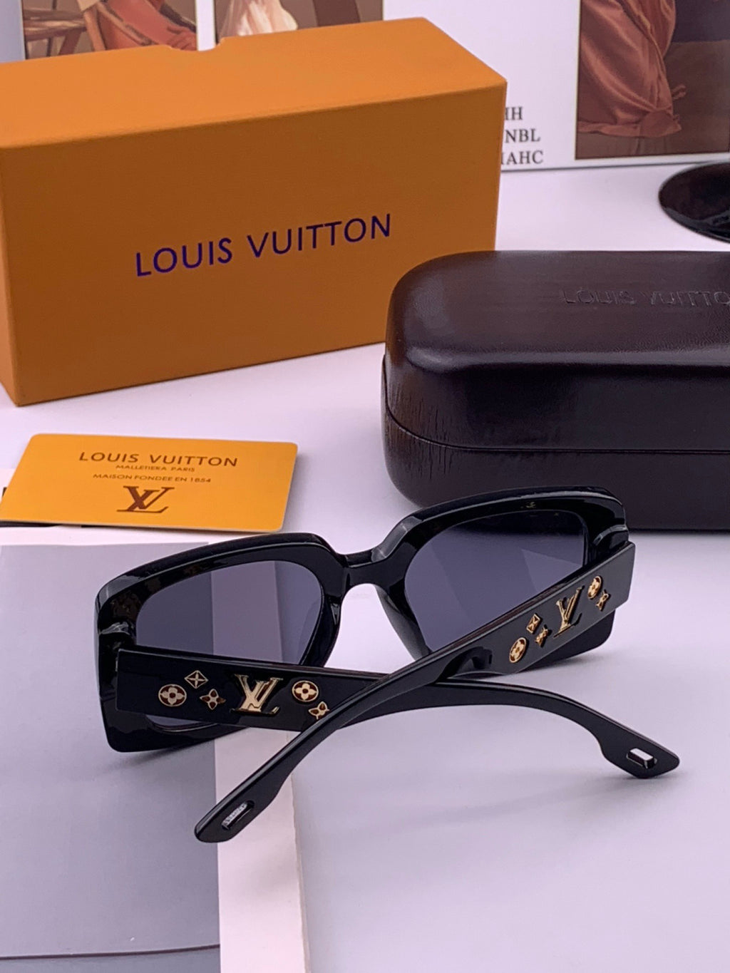 Louis Vuitton L47001 Square Gold Lens Sunglasses for Men & Women - 398142 - detail image 6
