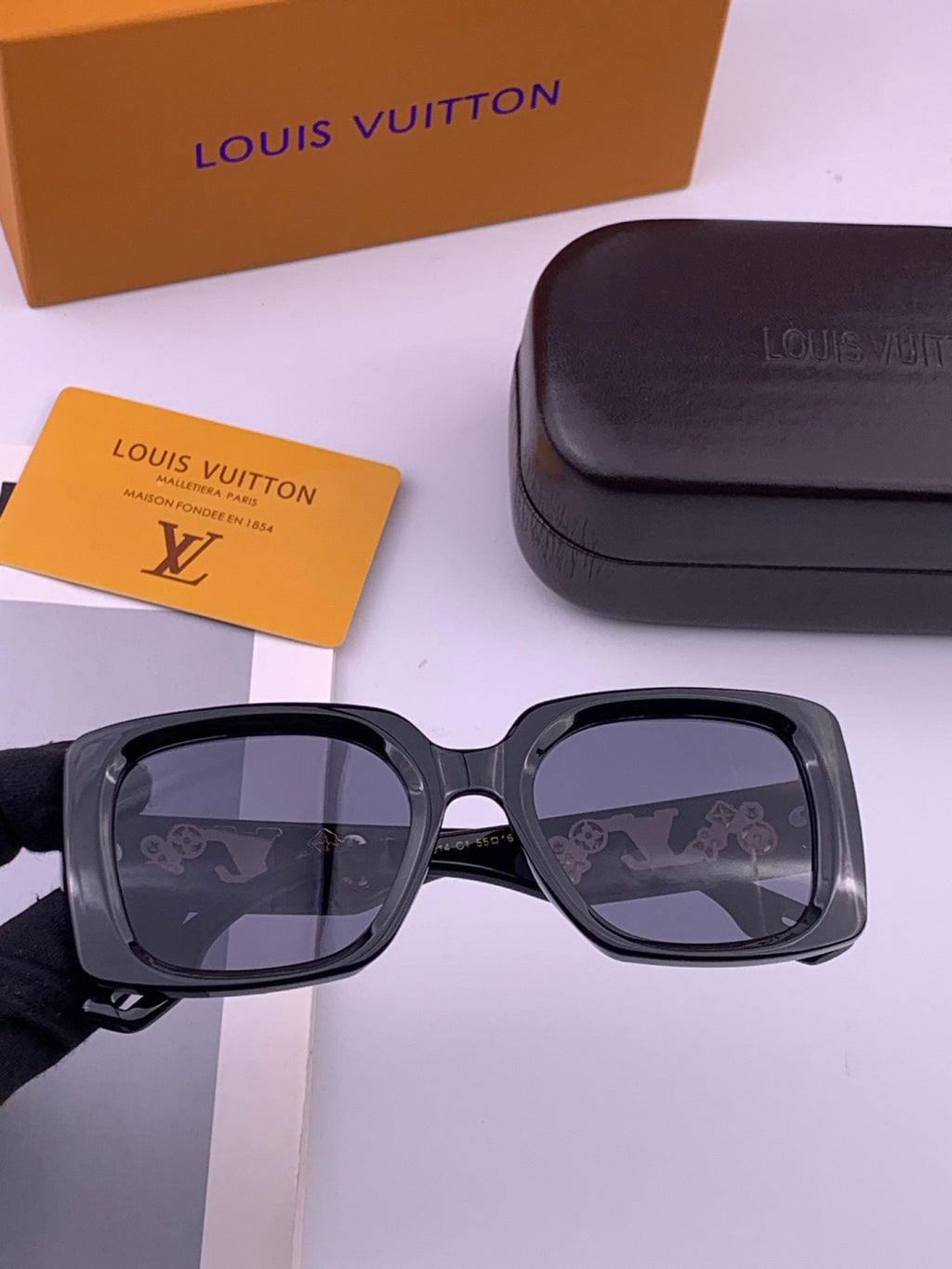 Louis Vuitton L47001 Square Gold Lens Sunglasses for Men & Women - 398142