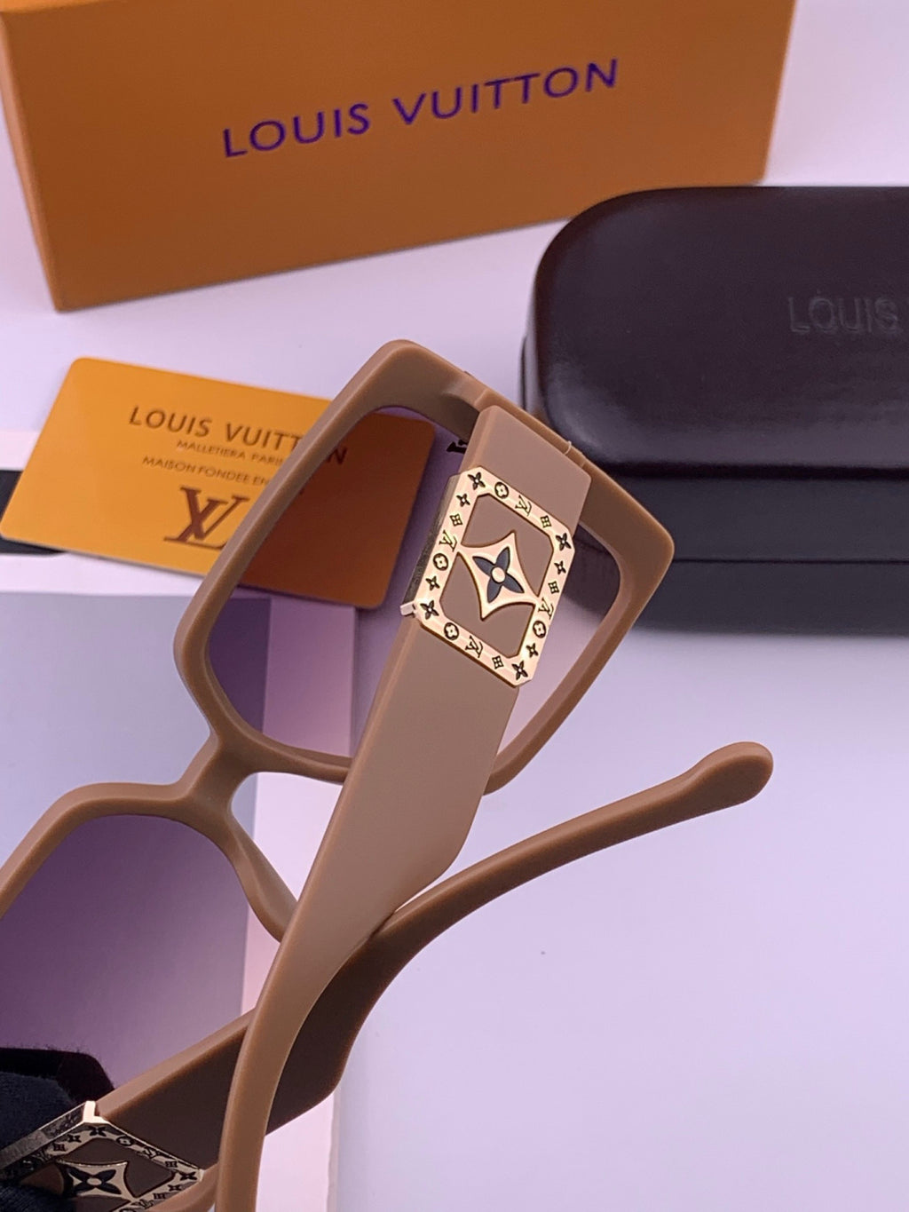 Louis Vuitton L97003 Square Black Lens Sunglasses for Men & Women - 398146 - detail image 4